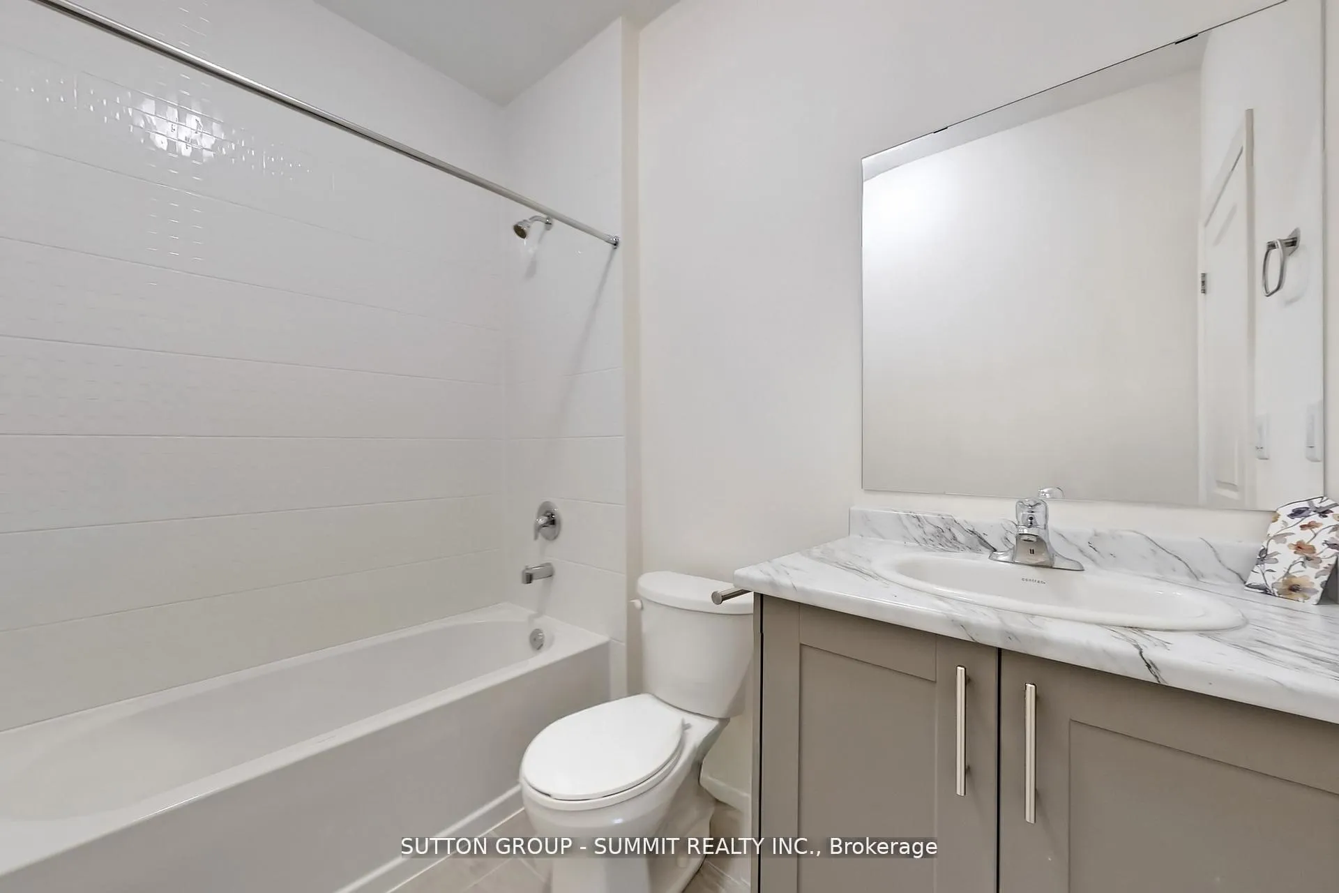 Photo 31 of 460 Salem Road S, Ajax, South East — HOMEH