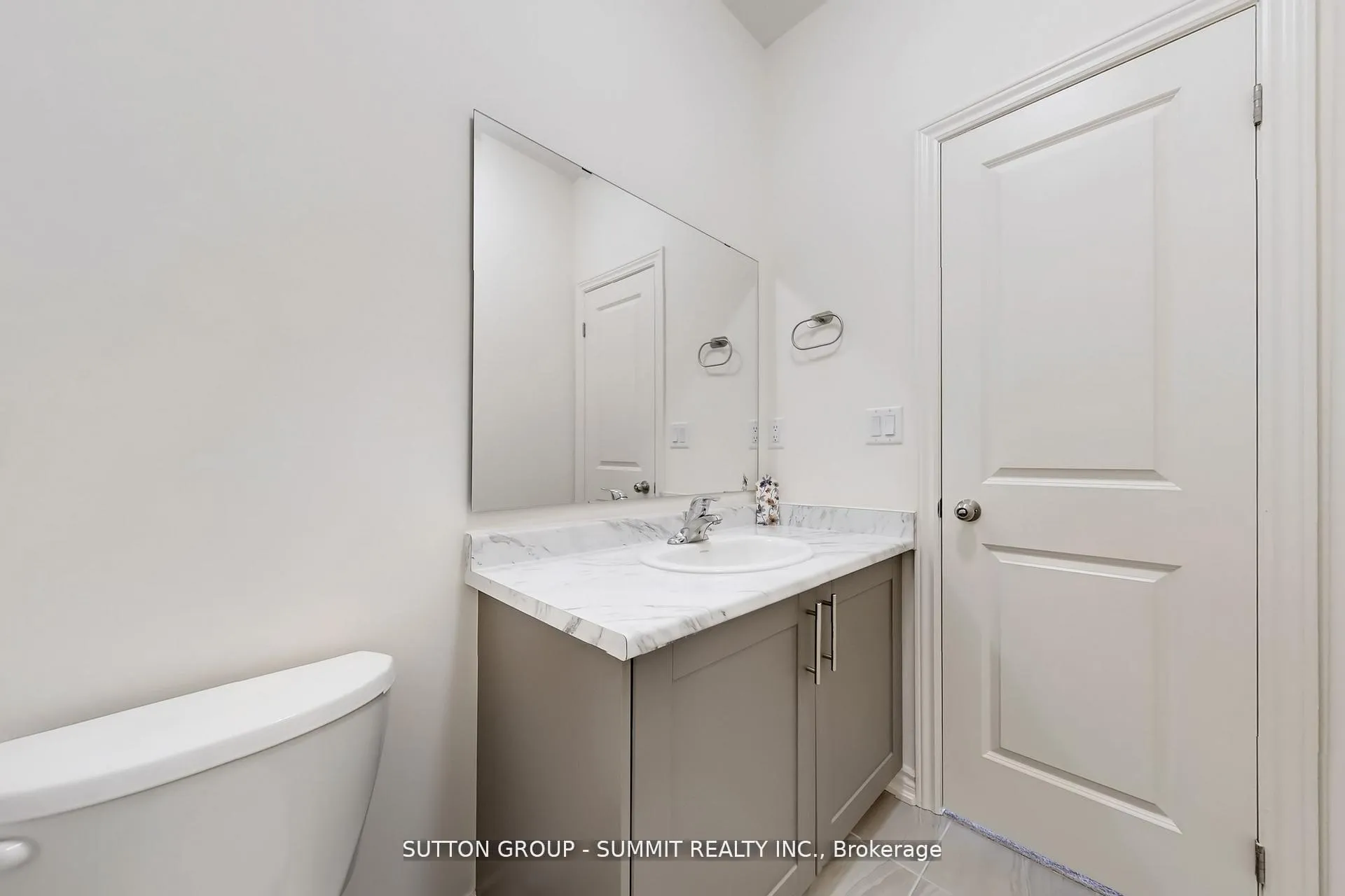 Photo 37 of 460 Salem Road S, Ajax, South East — HOMEH