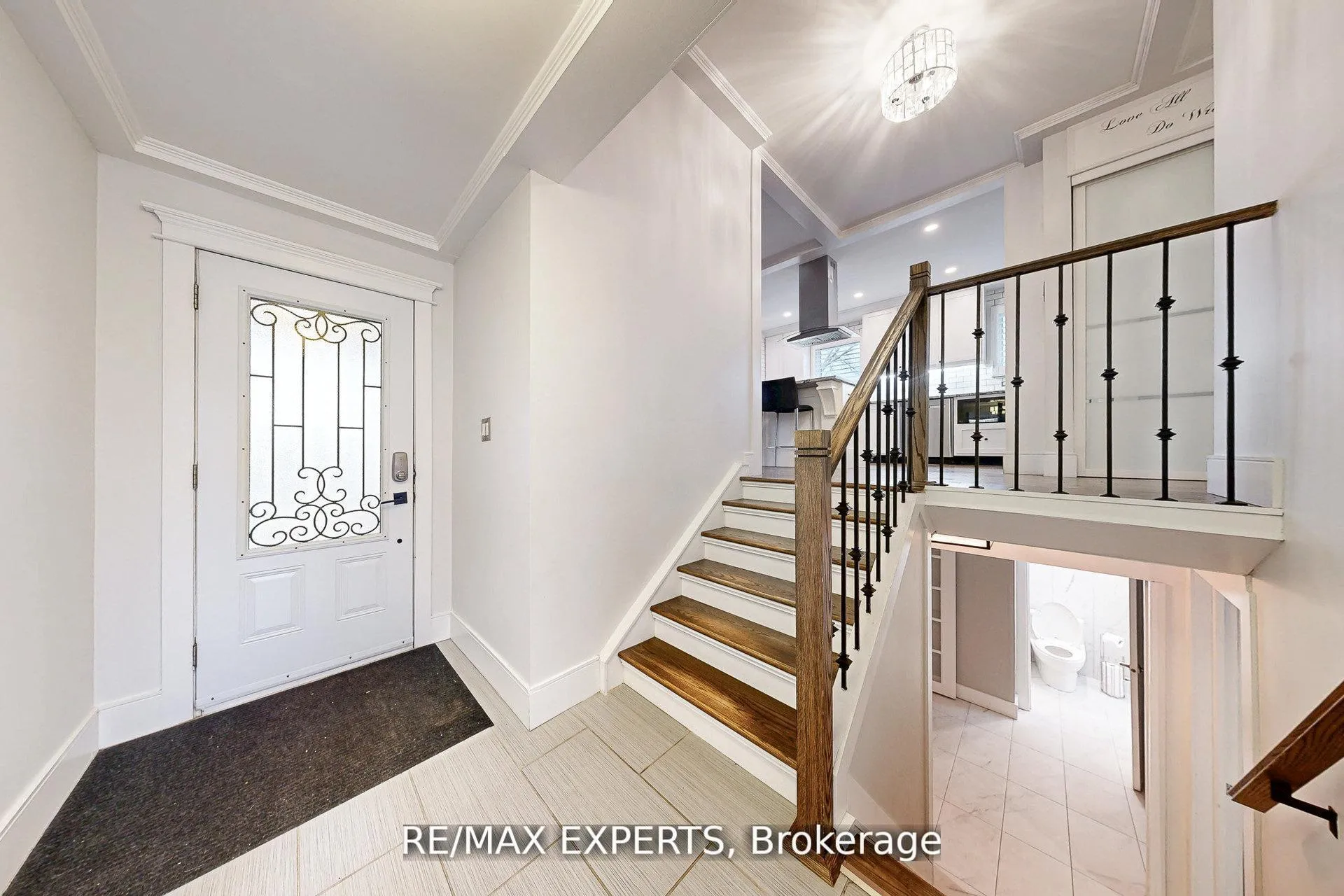 Photo 3 of 4323 Forsyth Boulevard, Burlington, Shoreacres — HOMEH