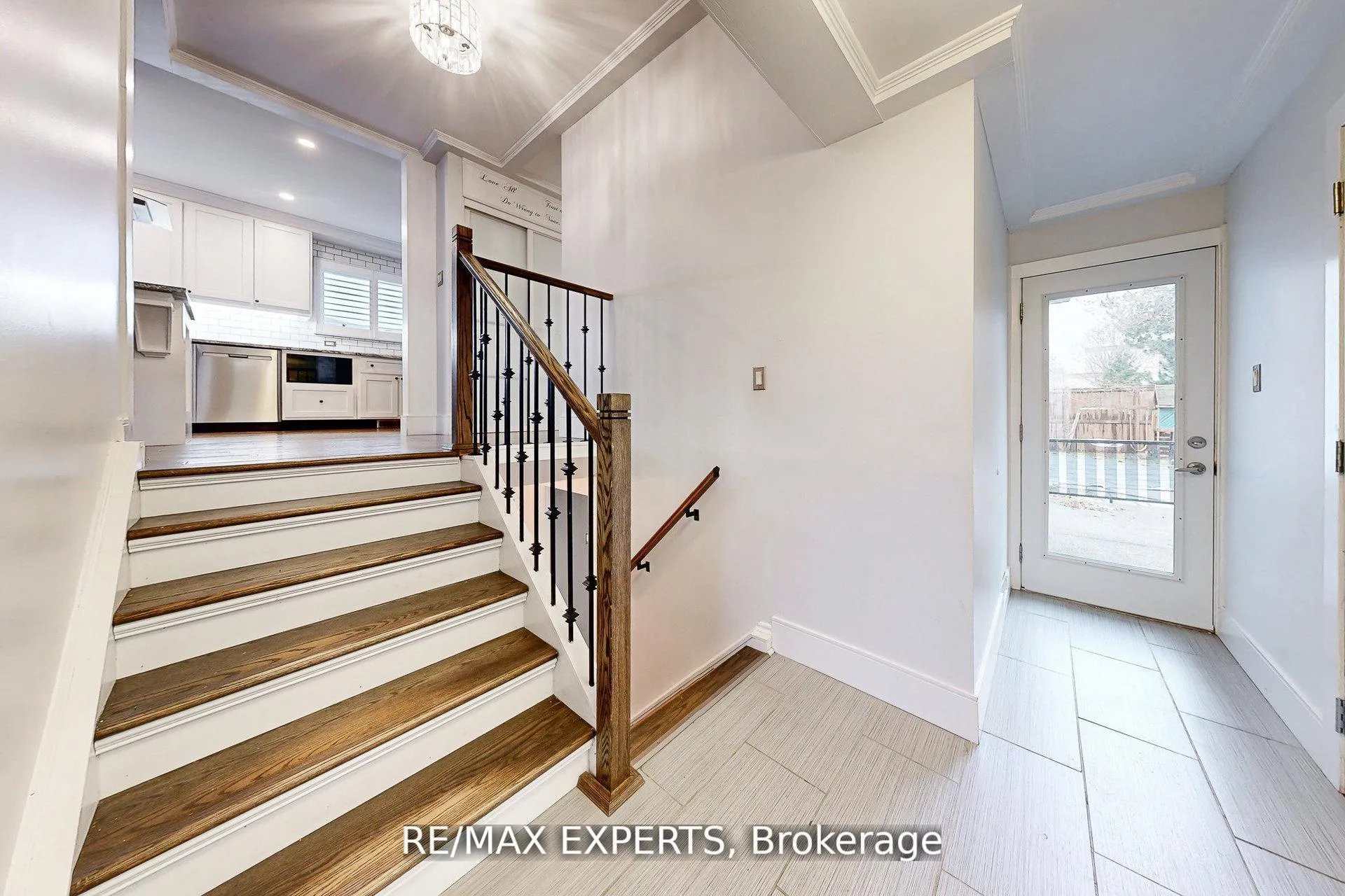 Photo 4 of 4323 Forsyth Boulevard, Burlington, Shoreacres — HOMEH