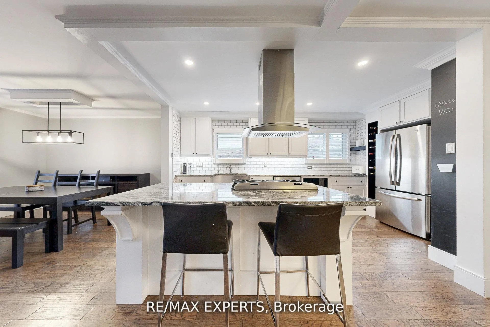 Photo 5 of 4323 Forsyth Boulevard, Burlington, Shoreacres — HOMEH