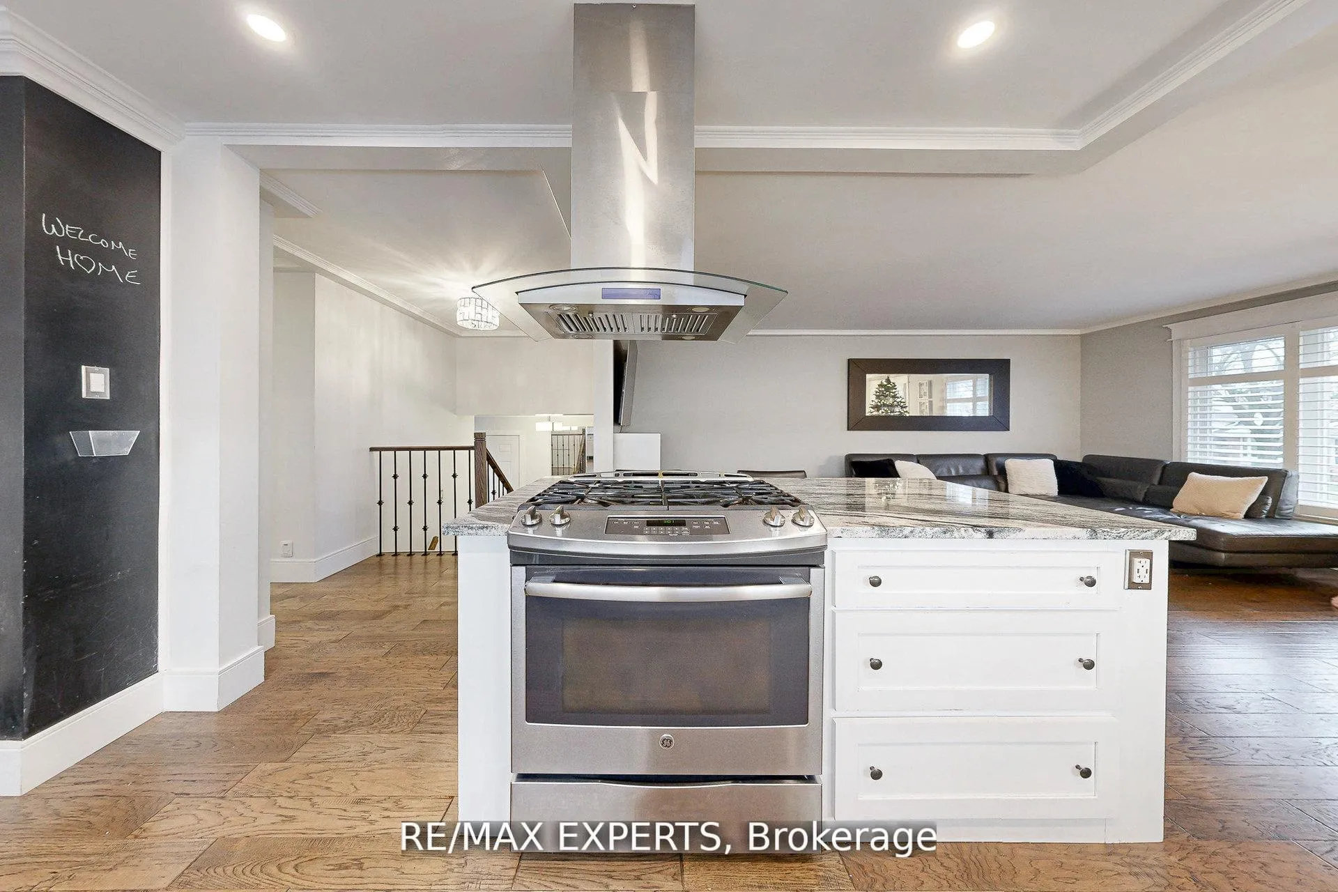 Photo 6 of 4323 Forsyth Boulevard, Burlington, Shoreacres — HOMEH