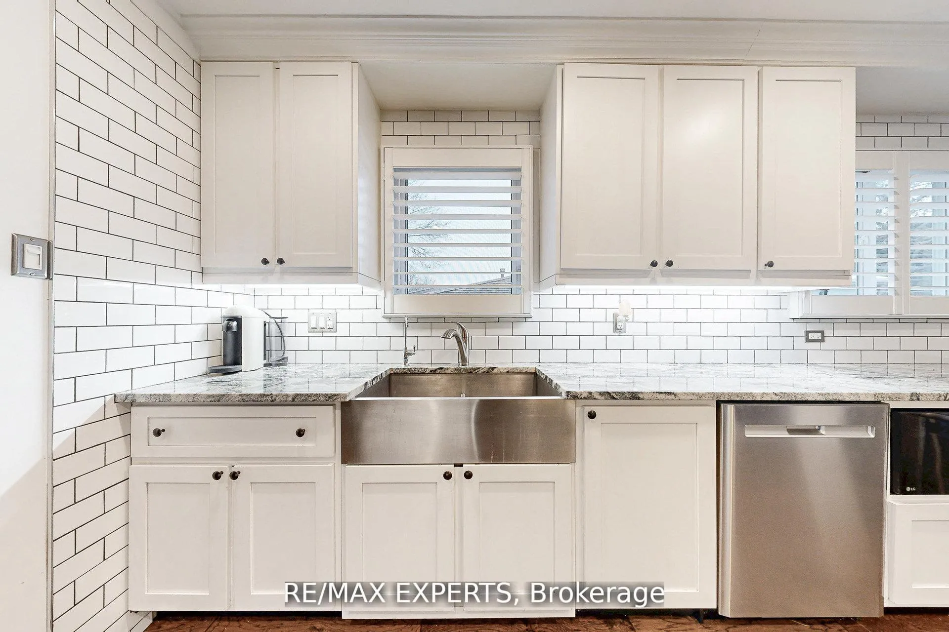Photo 7 of 4323 Forsyth Boulevard, Burlington, Shoreacres — HOMEH