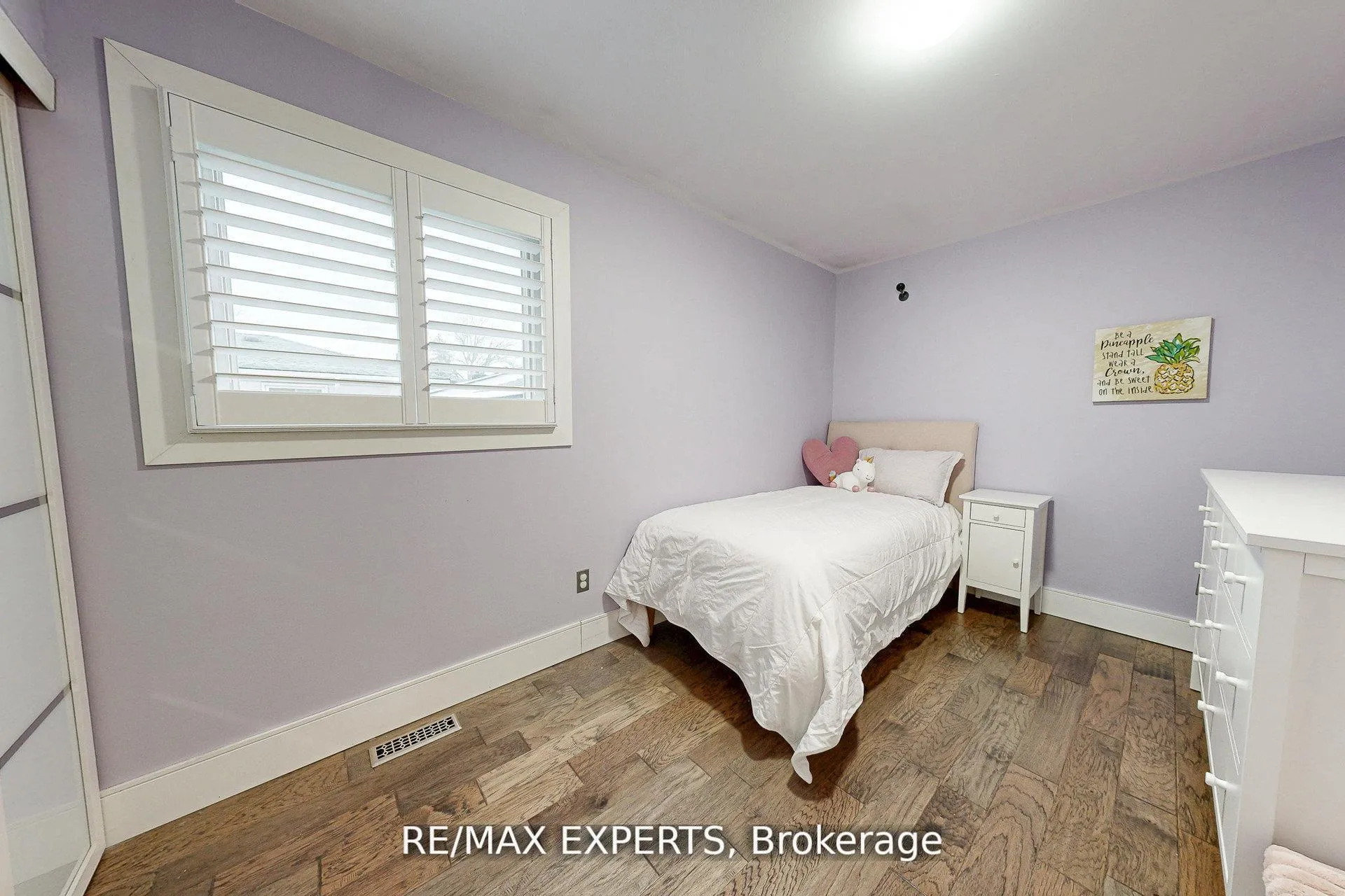 Photo 11 of 4323 Forsyth Boulevard, Burlington, Shoreacres — HOMEH