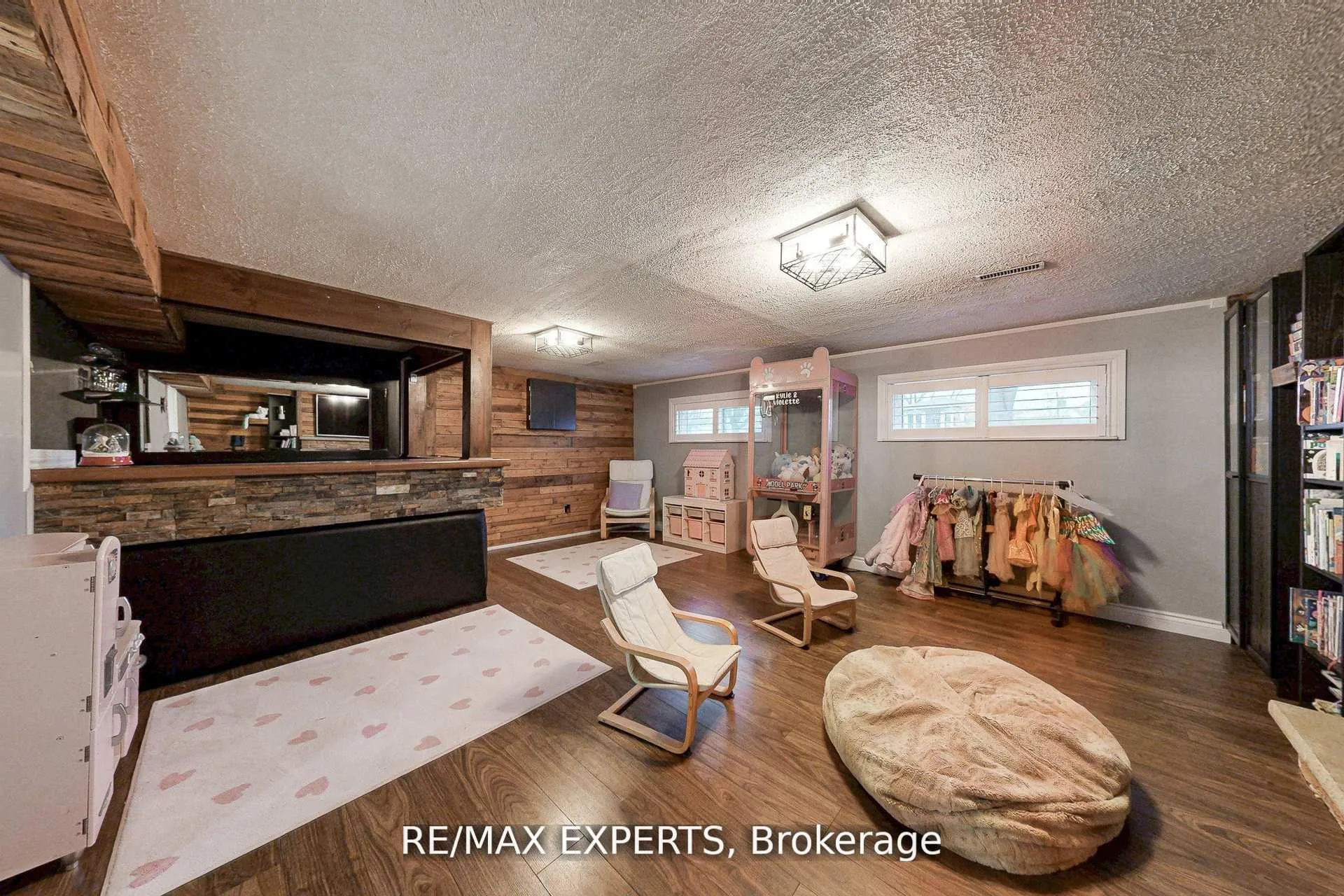 Photo 26 of 4323 Forsyth Boulevard, Burlington, Shoreacres — HOMEH