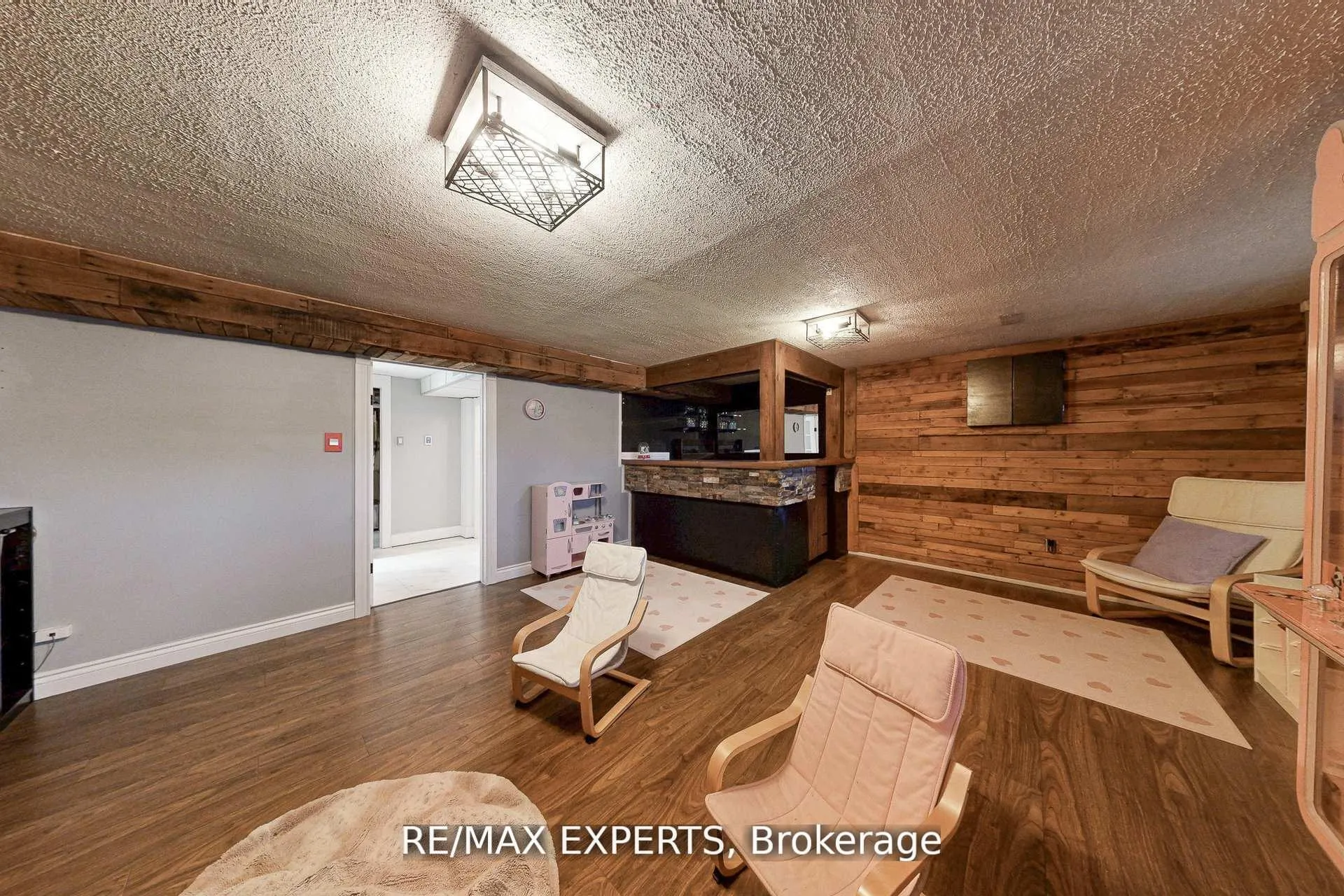 Photo 27 of 4323 Forsyth Boulevard, Burlington, Shoreacres — HOMEH