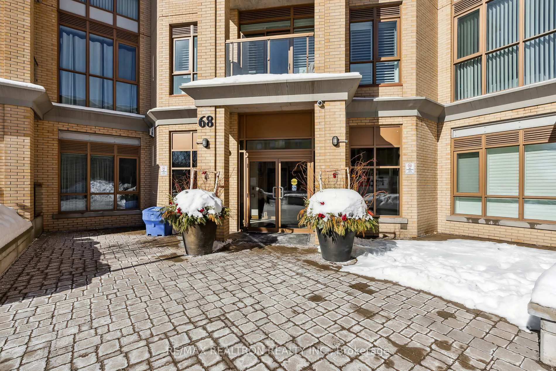 Photo 4 of Unit 306, 68 Main Street, Markham, Markham Village — HOMEH