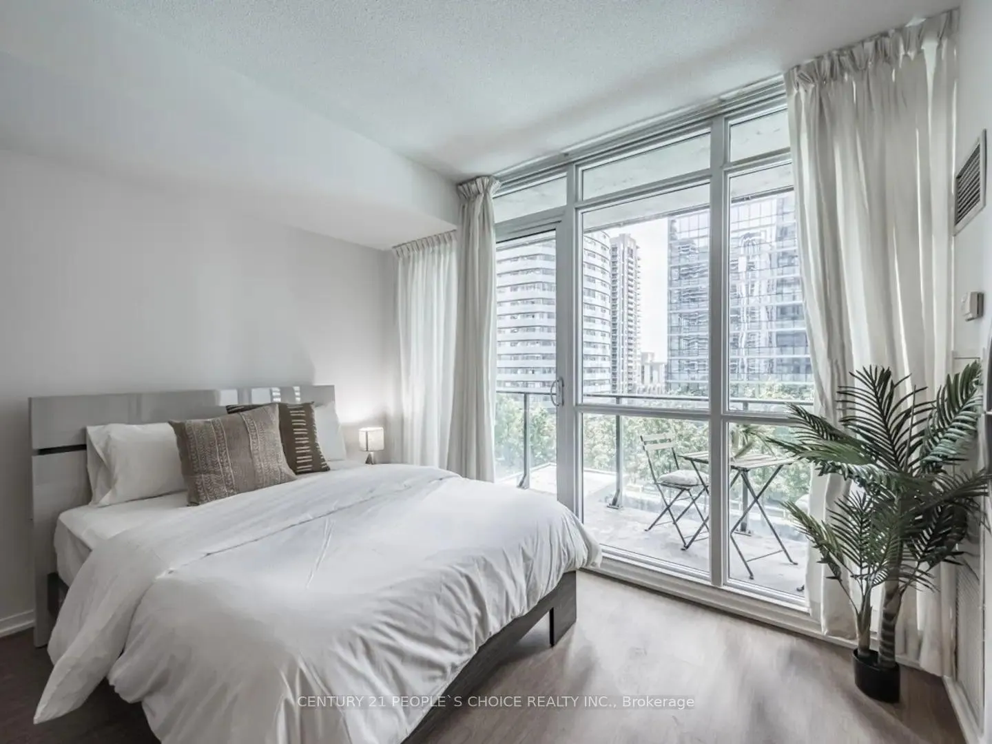 Photo 12 of Unit 1203, 65 Bremner Boulevard, Toronto, Waterfront Communities — HOMEH