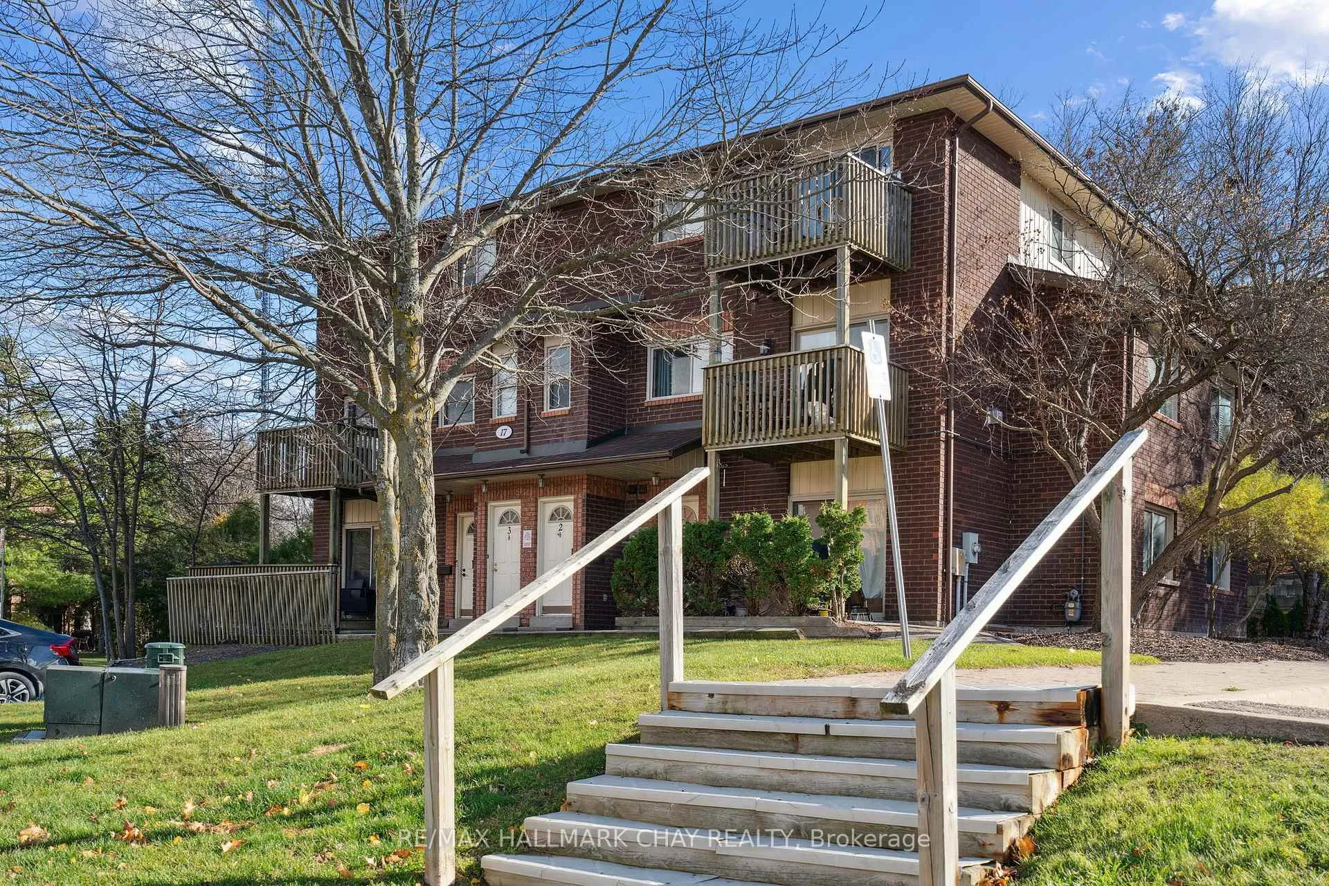 Photo 1 of 17 Meadow Lane, Barrie, Ardagh — HOMEH