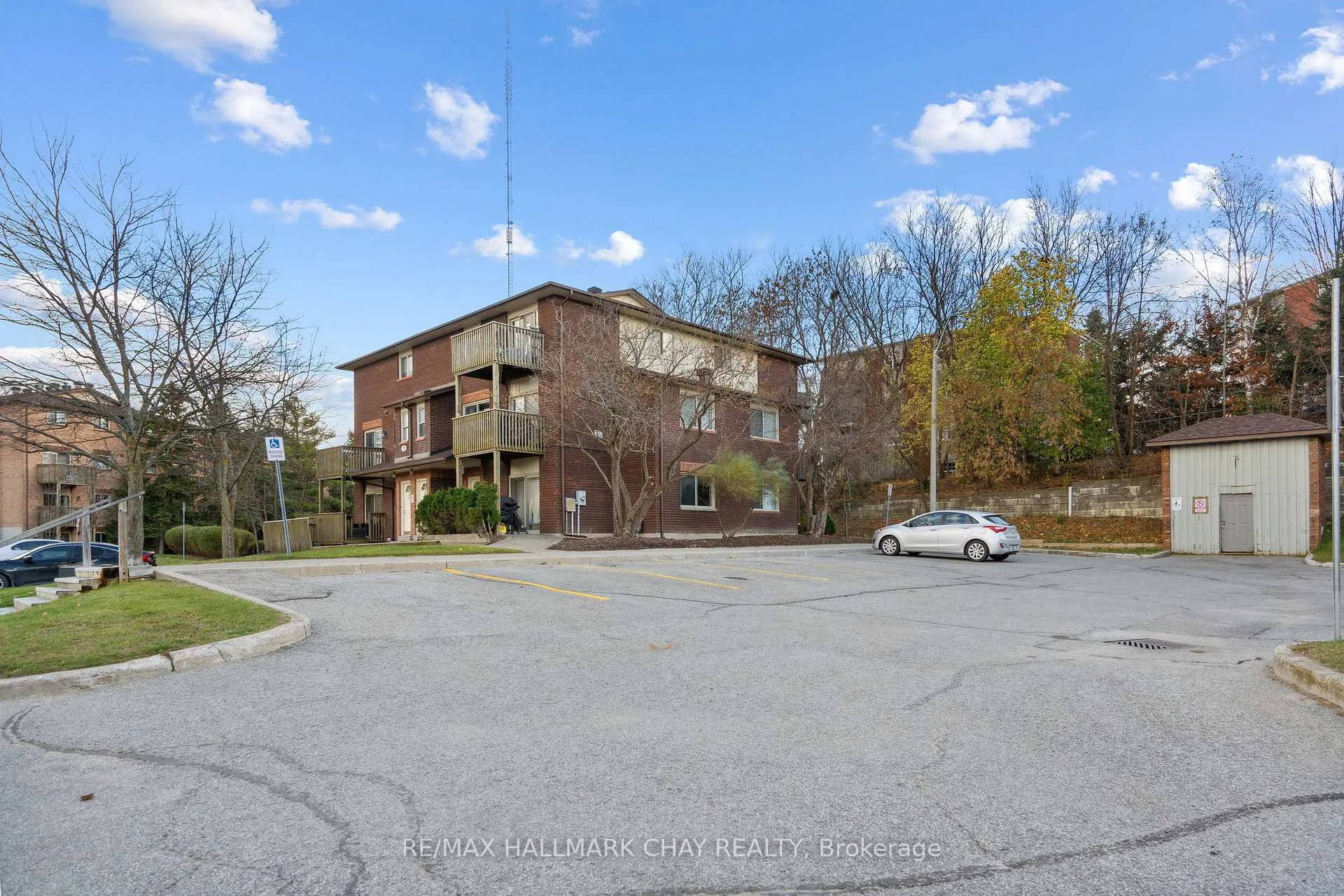 Photo 2 of 17 Meadow Lane, Barrie, Ardagh — HOMEH