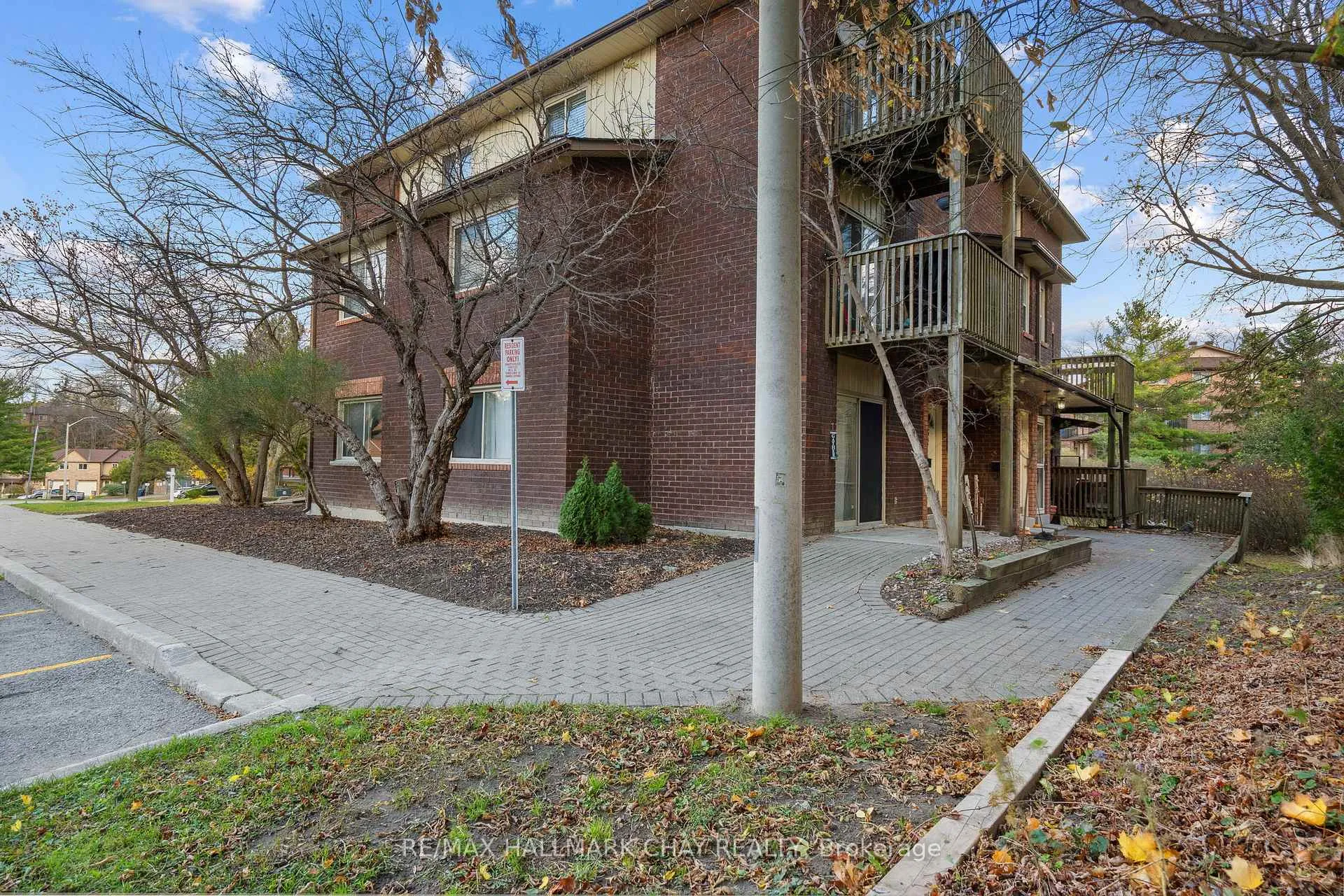 Photo 3 of 17 Meadow Lane, Barrie, Ardagh — HOMEH