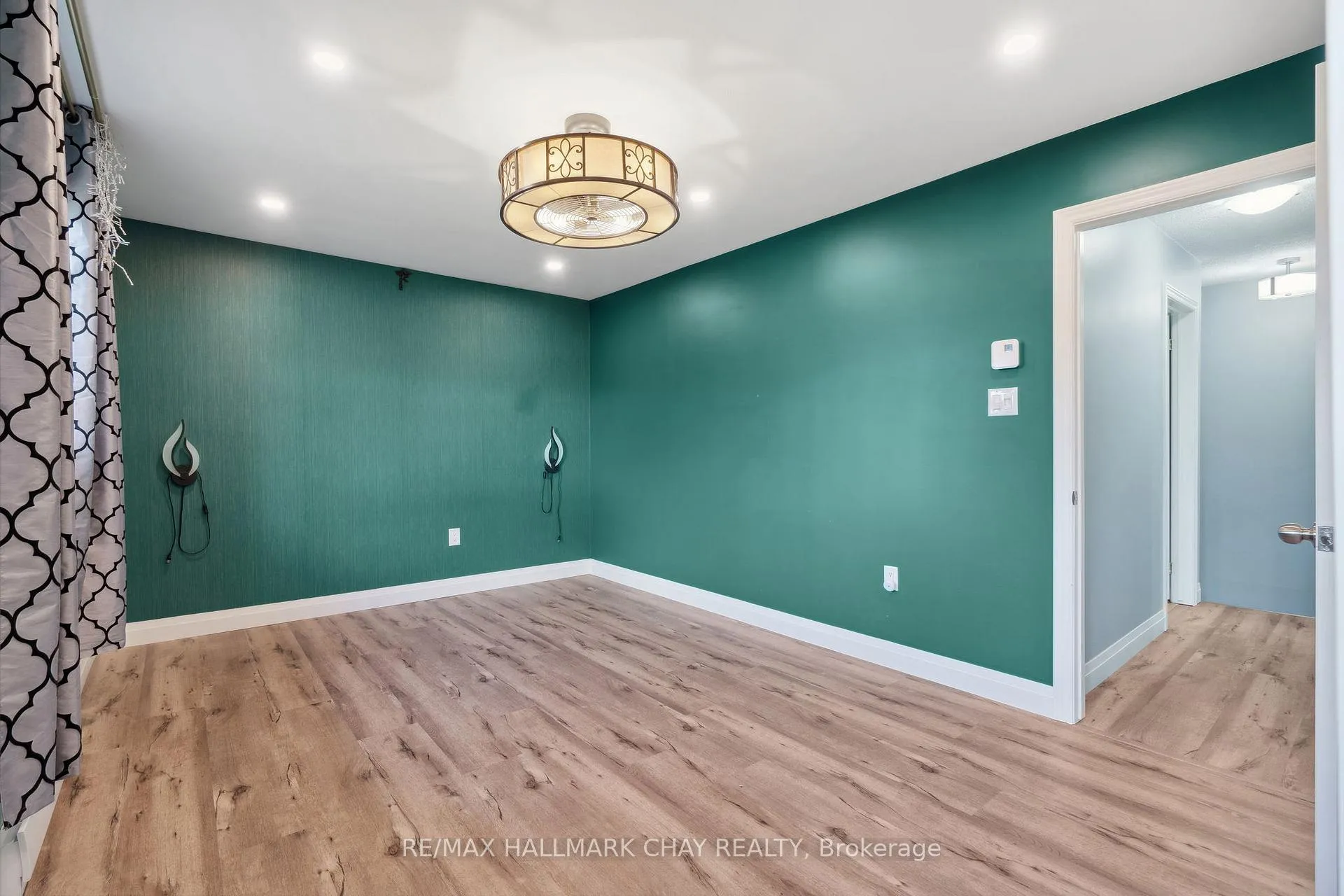 Photo 23 of 17 Meadow Lane, Barrie, Ardagh — HOMEH