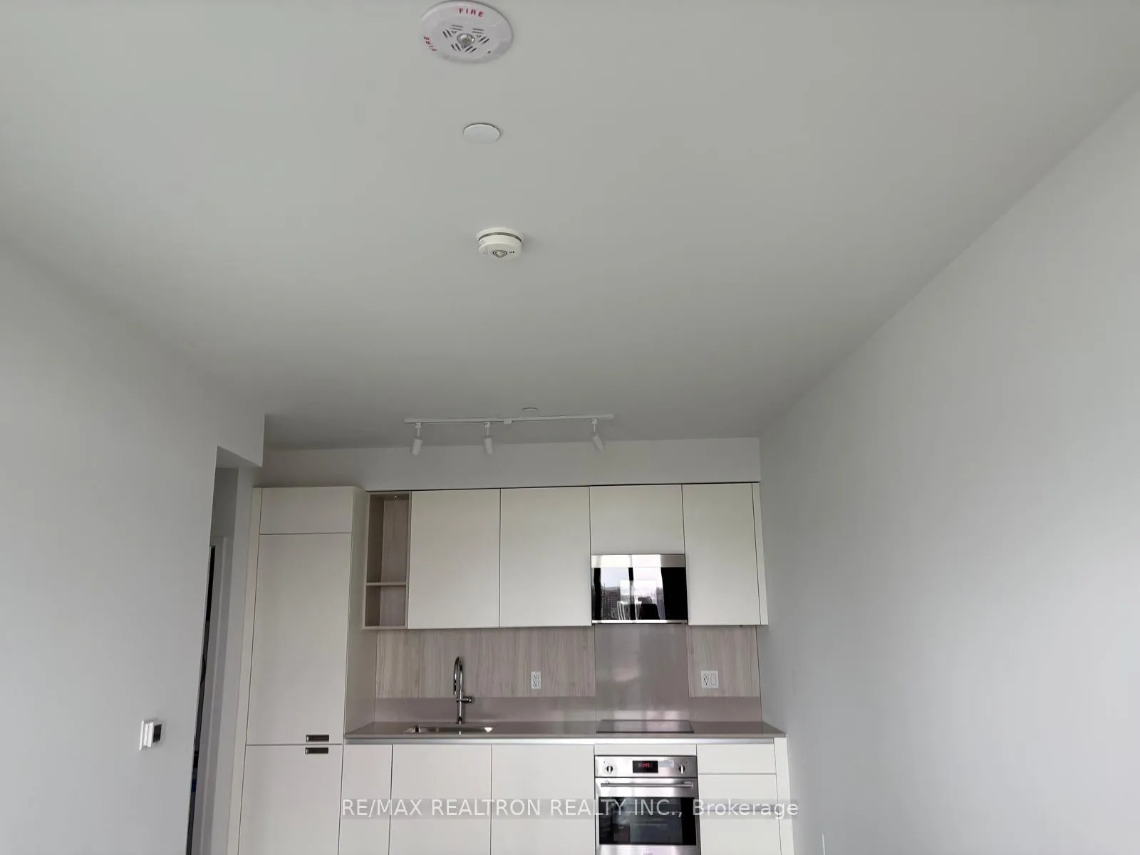 Photo 6 of Unit 2207, 39 Mary Street, Barrie, City Centre — HOMEH