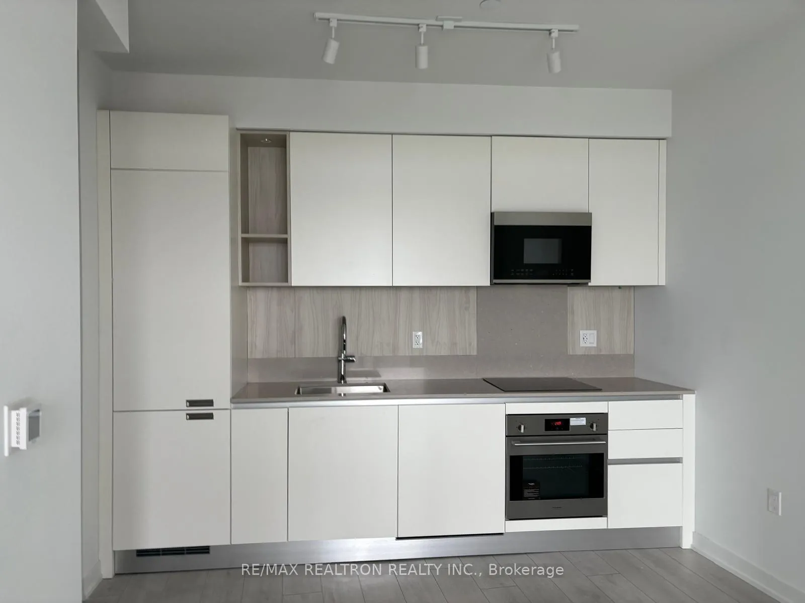 Photo 7 of Unit 2207, 39 Mary Street, Barrie, City Centre — HOMEH