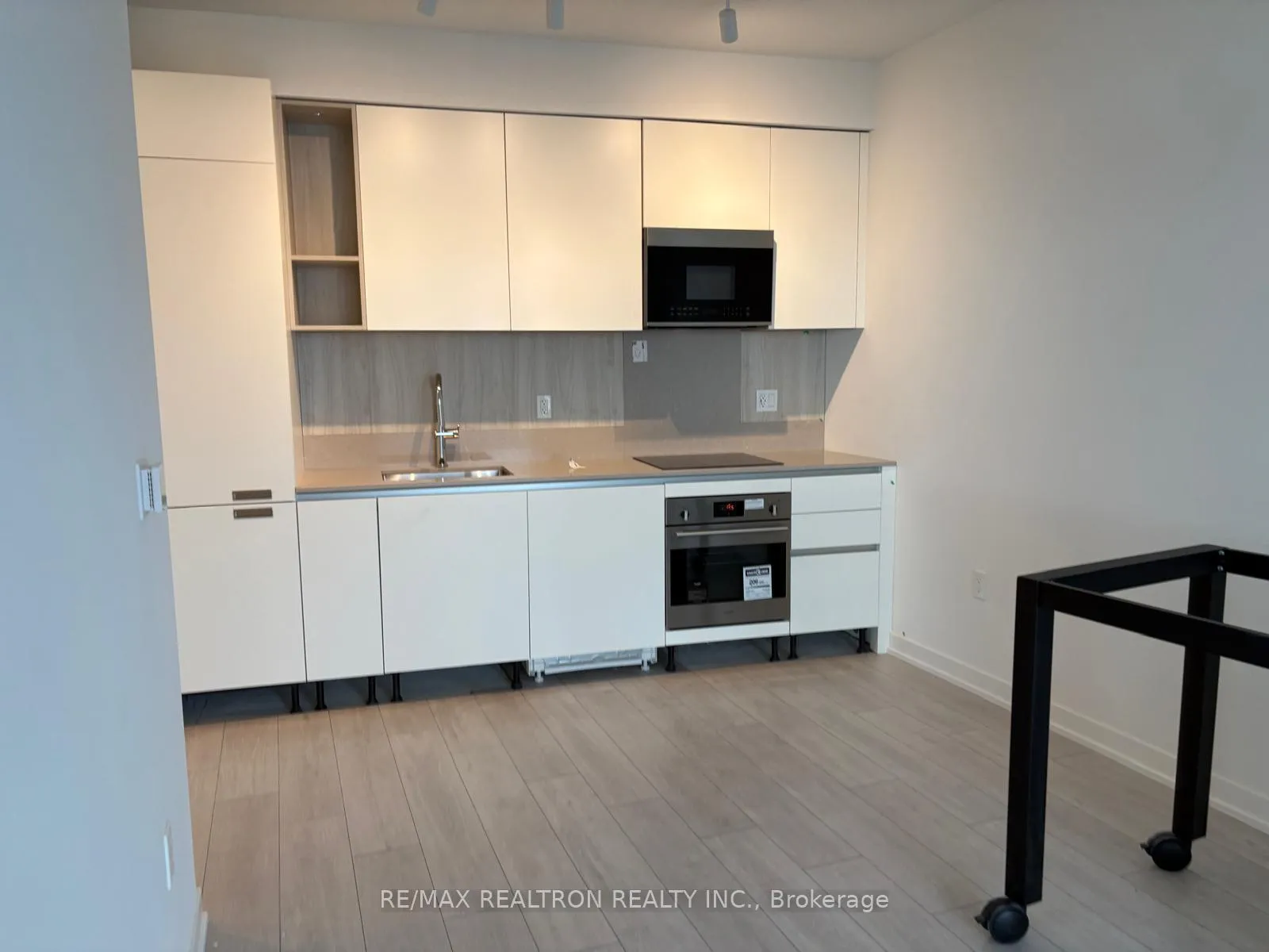 Photo 10 of Unit 2207, 39 Mary Street, Barrie, City Centre — HOMEH