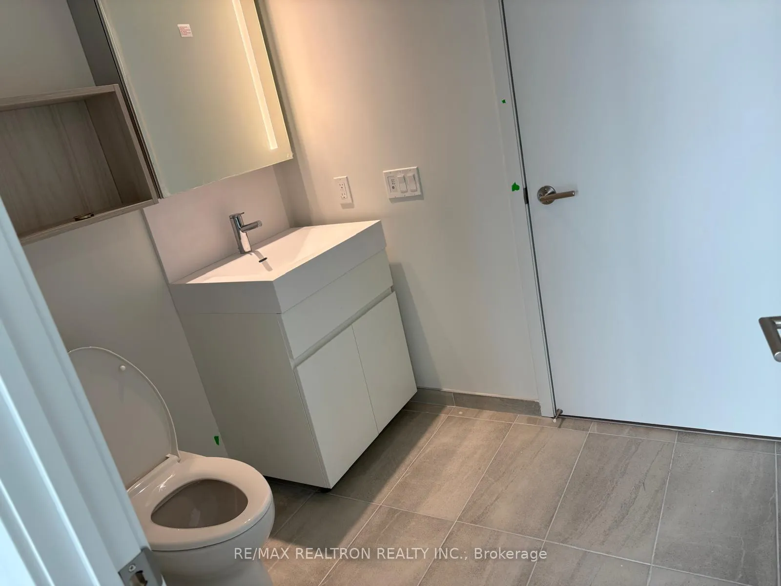 Photo 14 of Unit 2207, 39 Mary Street, Barrie, City Centre — HOMEH