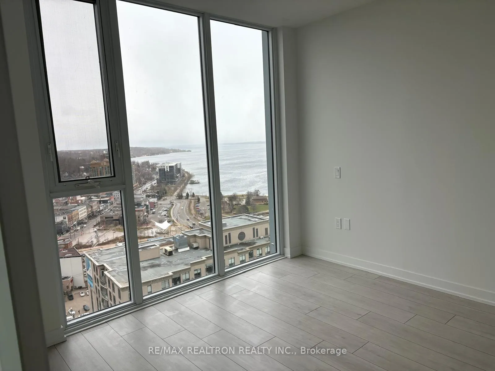 Photo 15 of Unit 2207, 39 Mary Street, Barrie, City Centre — HOMEH
