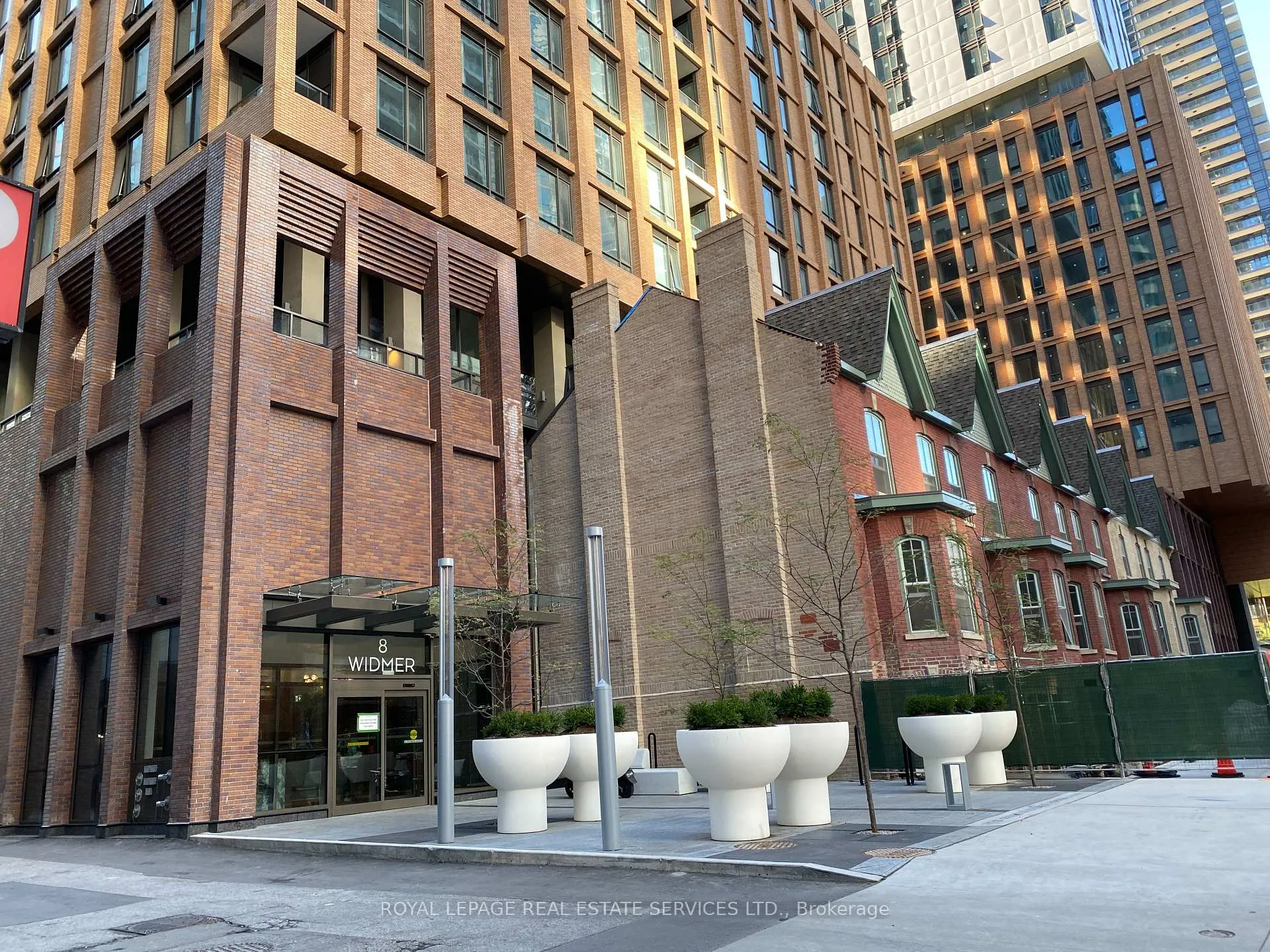 Photo 2 of Unit 806, 8 Widmer Street, Toronto, Waterfront Communities — HOMEH