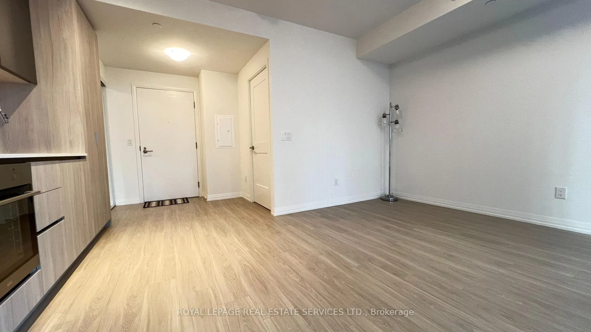 Photo 12 of Unit 806, 8 Widmer Street, Toronto, Waterfront Communities — HOMEH