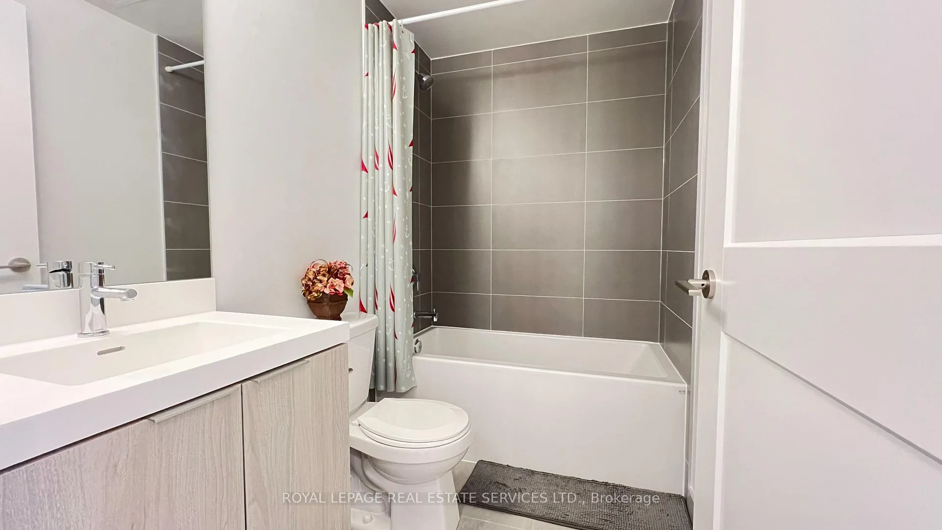 Photo 13 of Unit 806, 8 Widmer Street, Toronto, Waterfront Communities — HOMEH