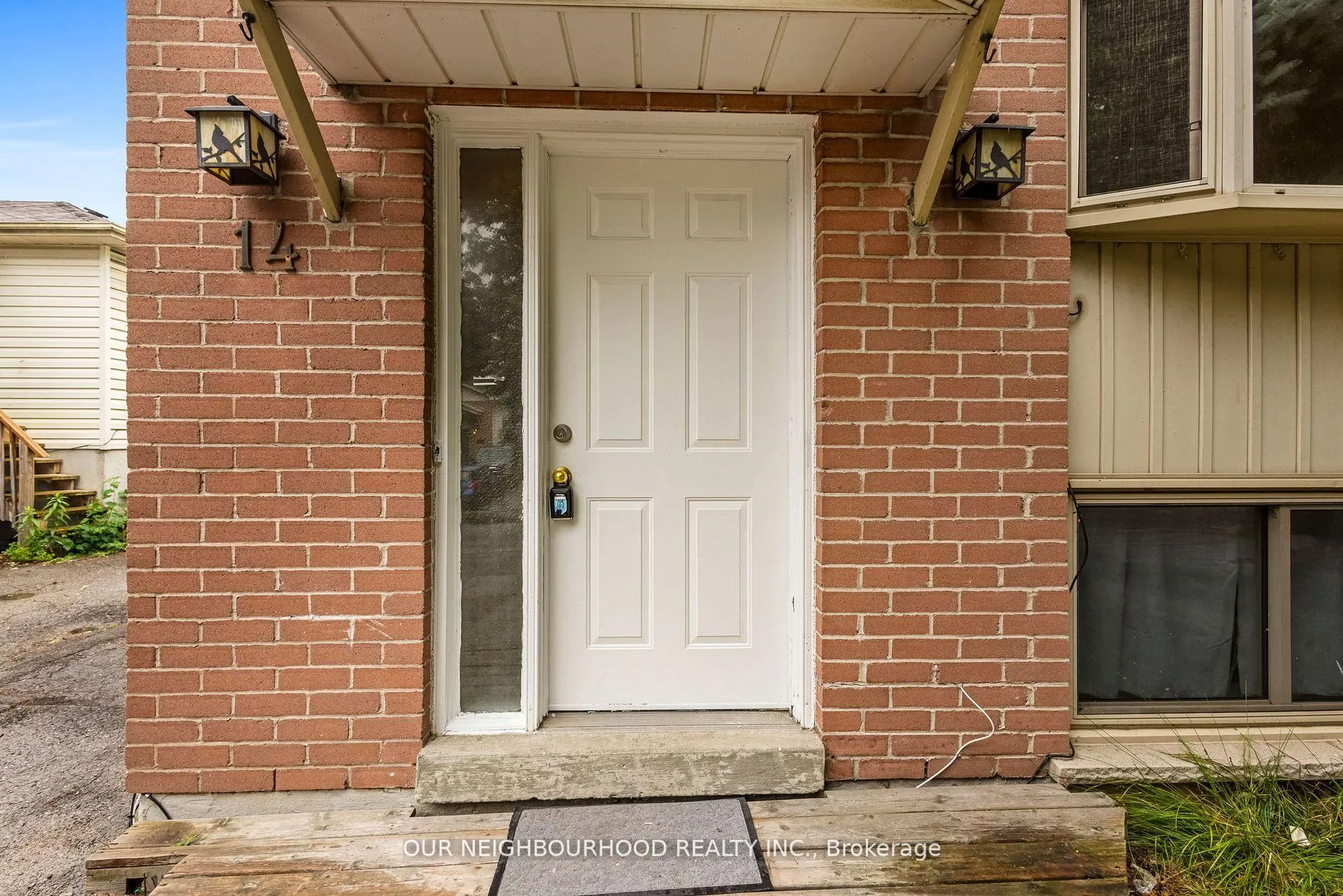 Photo 2 of 14 Lockhart Gate, Clarington, Bowmanville — HOMEH