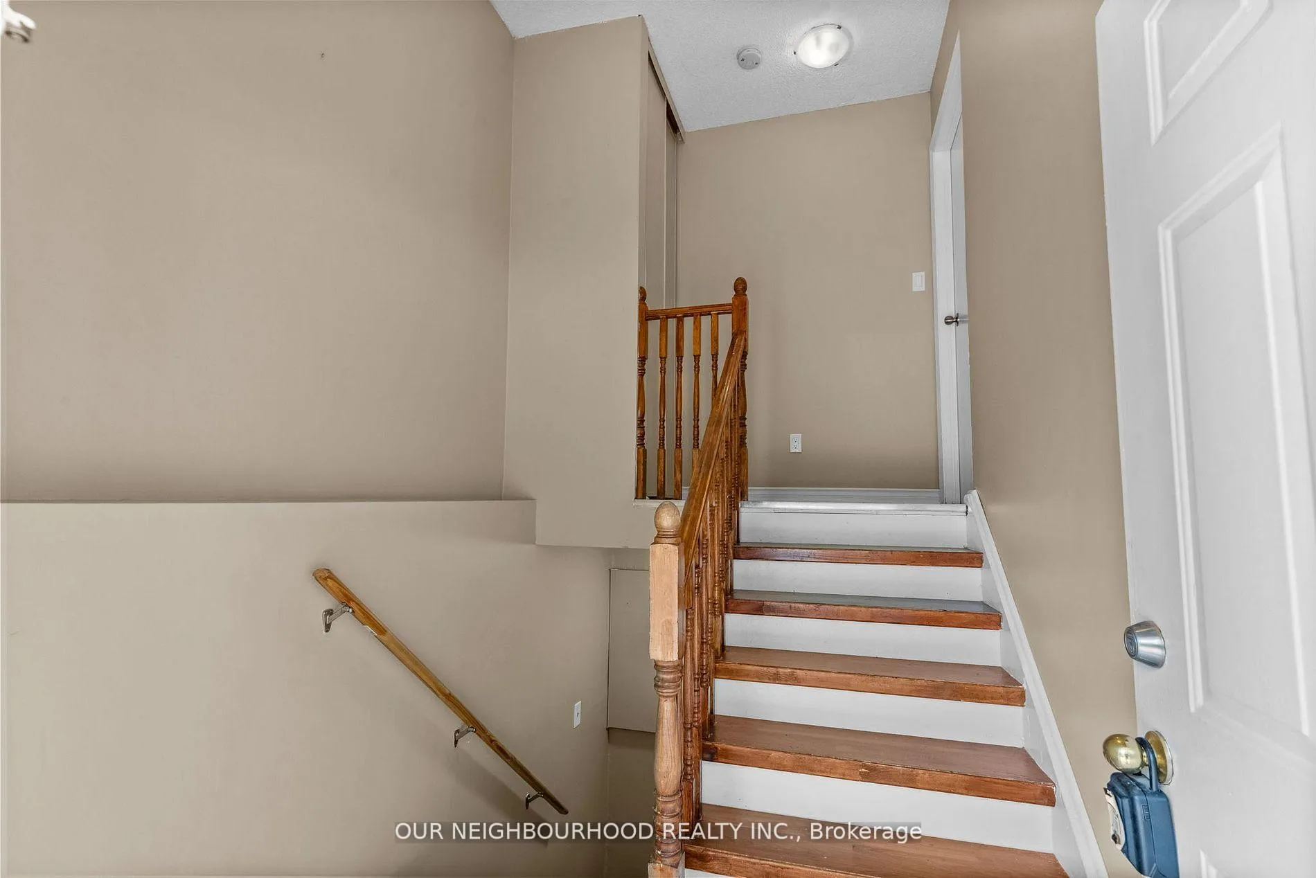 Photo 5 of 14 Lockhart Gate, Clarington, Bowmanville — HOMEH