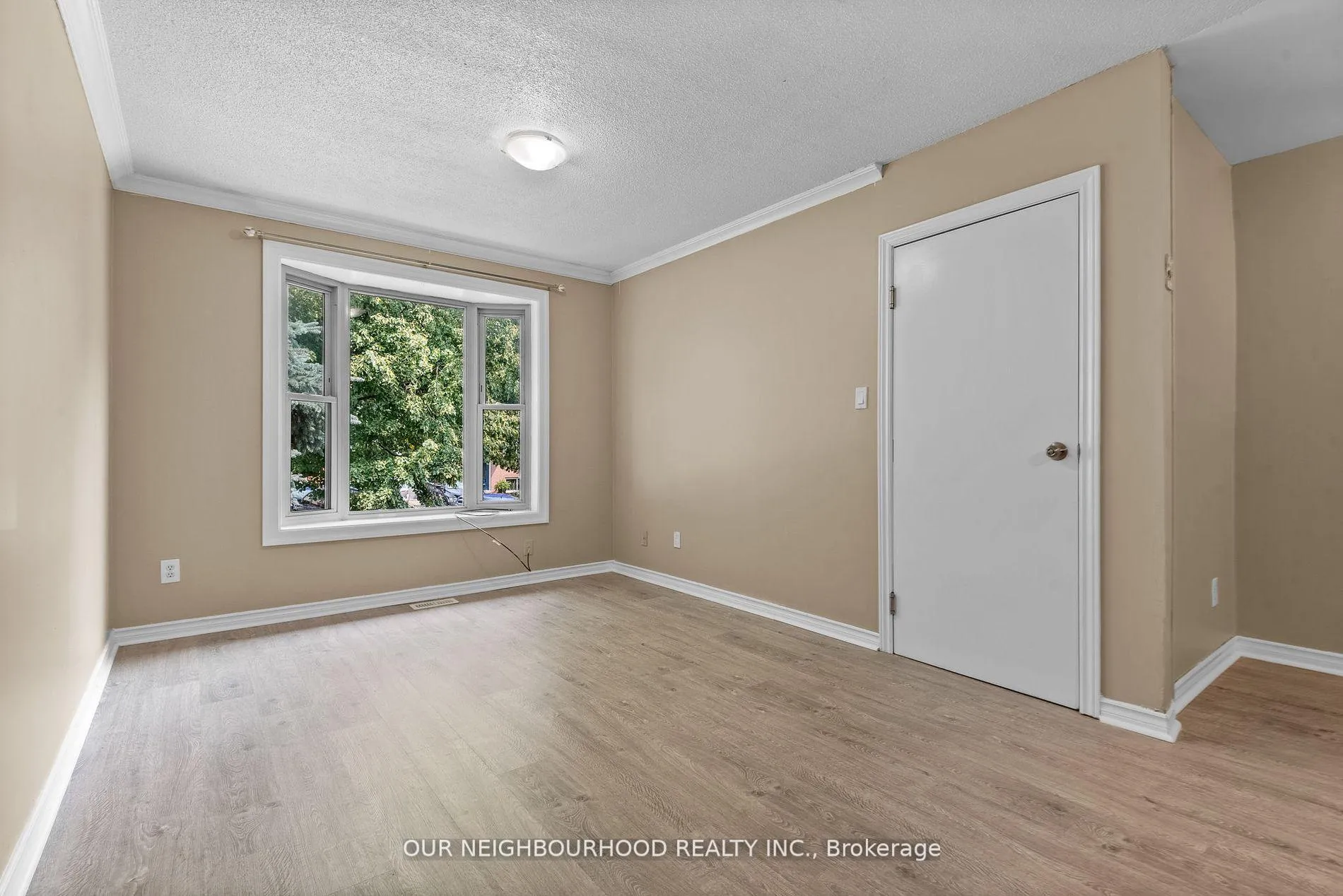 Photo 6 of 14 Lockhart Gate, Clarington, Bowmanville — HOMEH