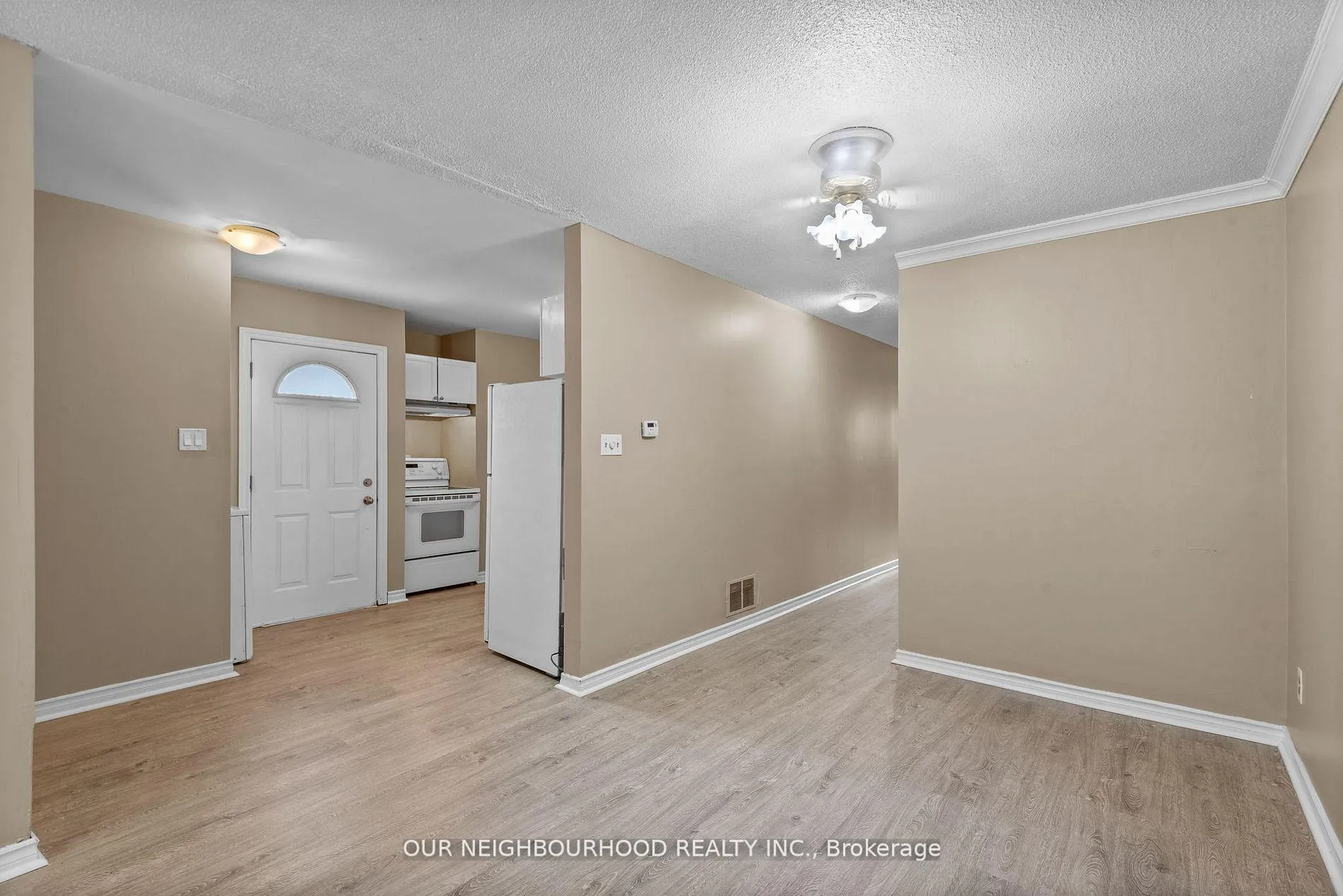 Photo 12 of 14 Lockhart Gate, Clarington, Bowmanville — HOMEH