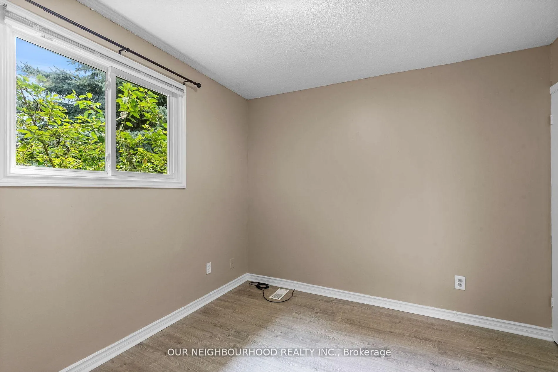 Photo 19 of 14 Lockhart Gate, Clarington, Bowmanville — HOMEH