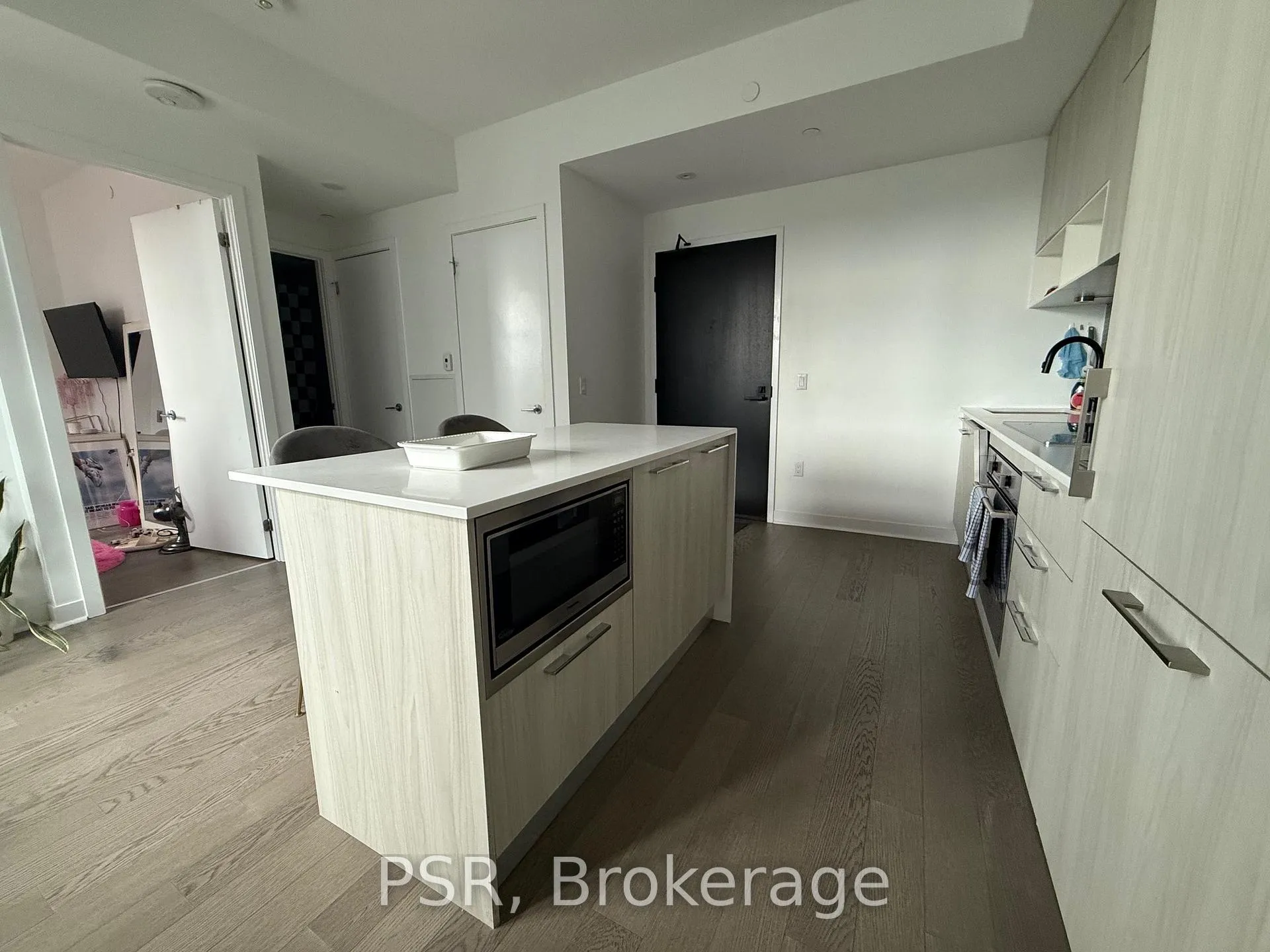 Photo 2 of Unit 710, 501 Adelaide Street W, Toronto, Waterfront Communities — HOMEH