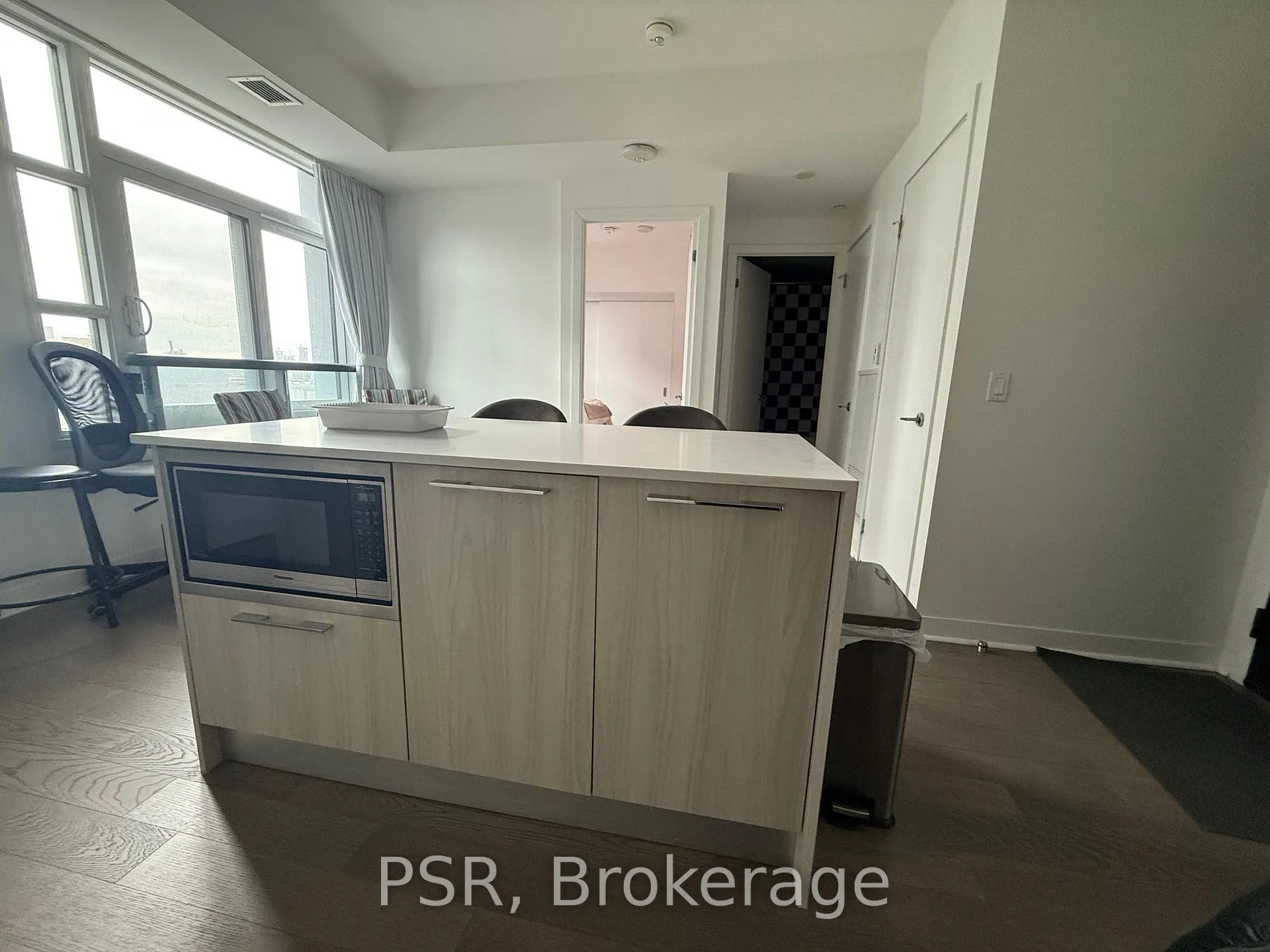 Photo 3 of Unit 710, 501 Adelaide Street W, Toronto, Waterfront Communities — HOMEH