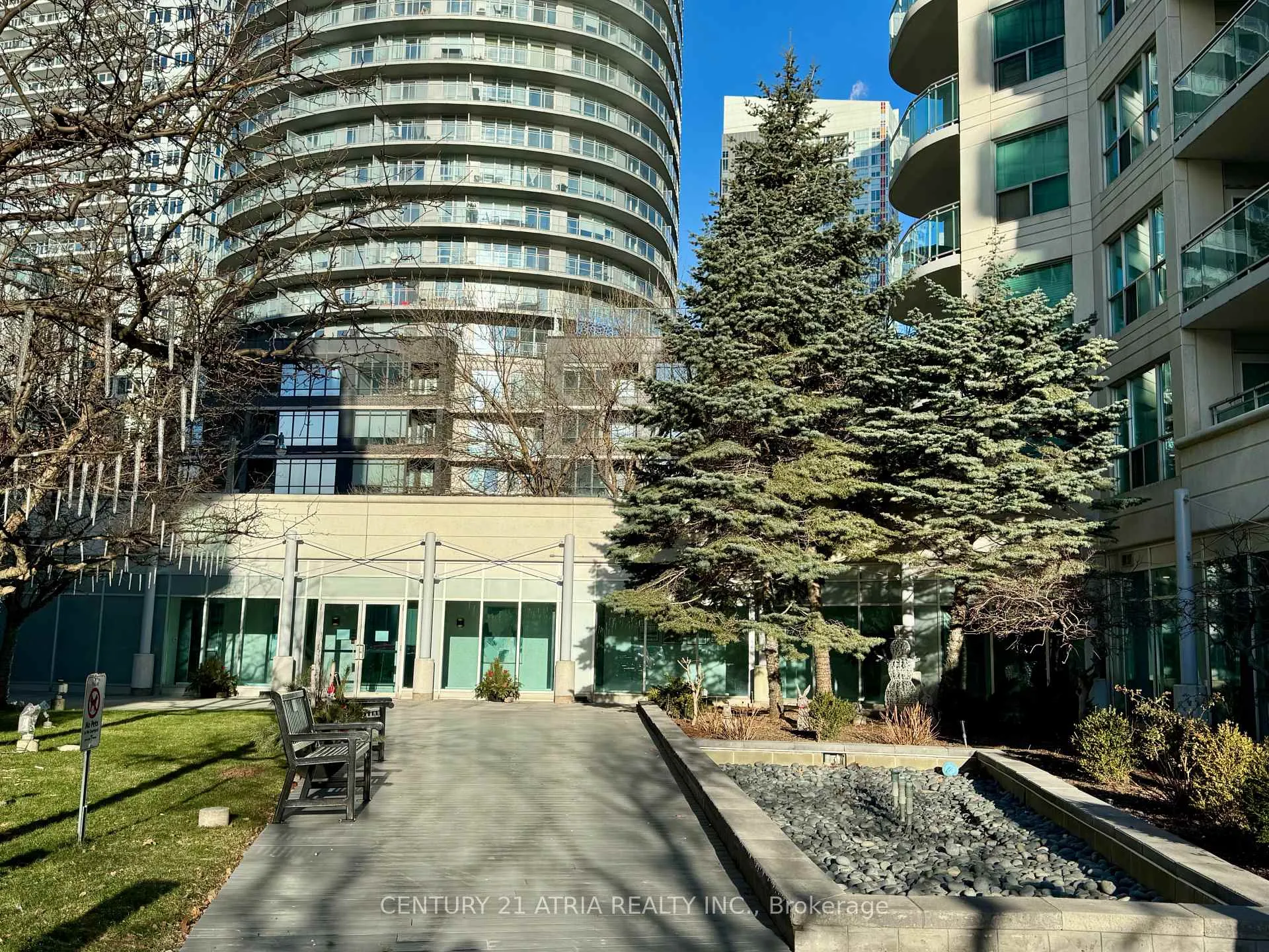 Photo 3 of Unit 803, 600 Queens Quay W, Toronto, Waterfront Communities — HOMEH