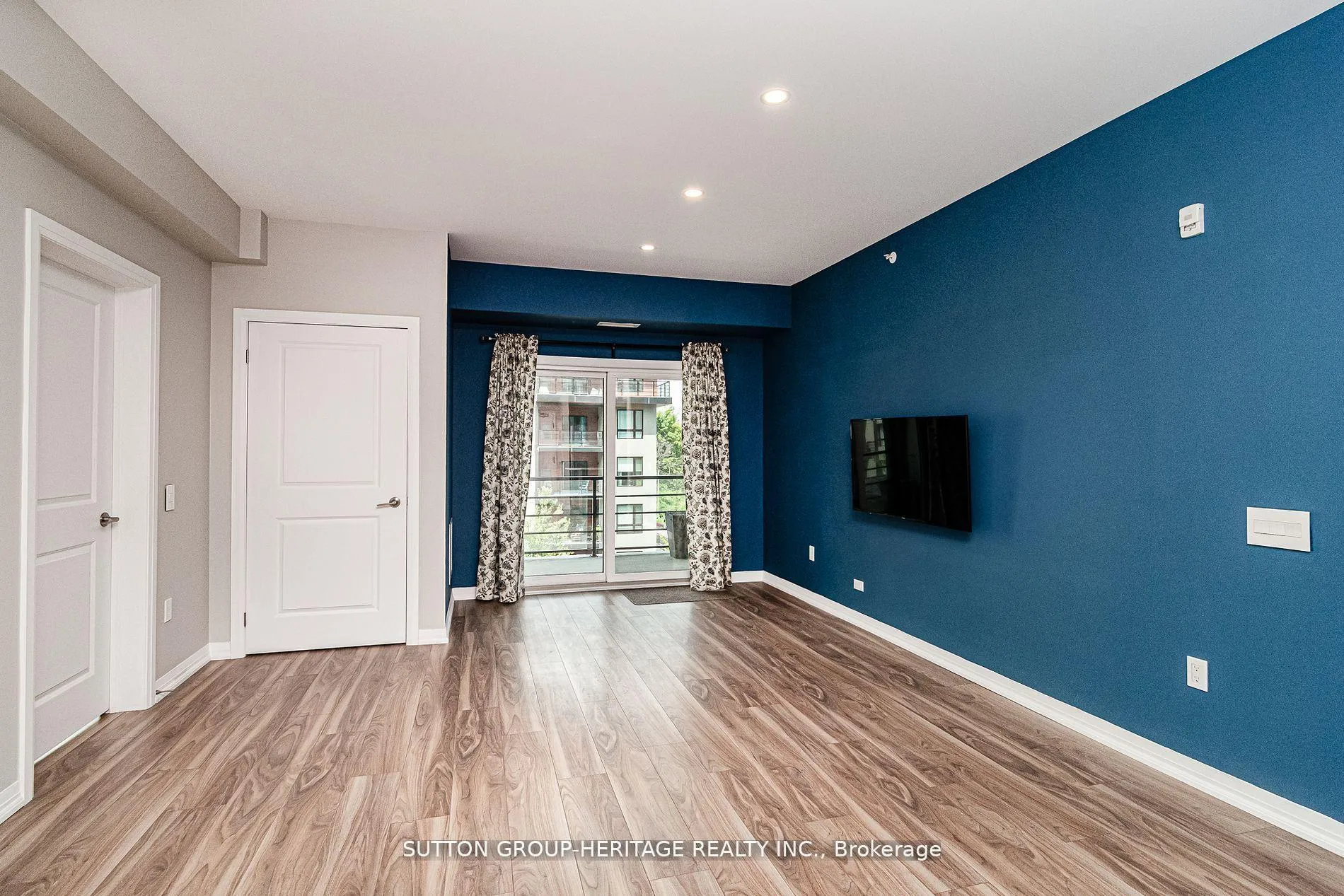 Photo 17 of Unit 307, 306 Essa Road, Barrie, 400 West — HOMEH