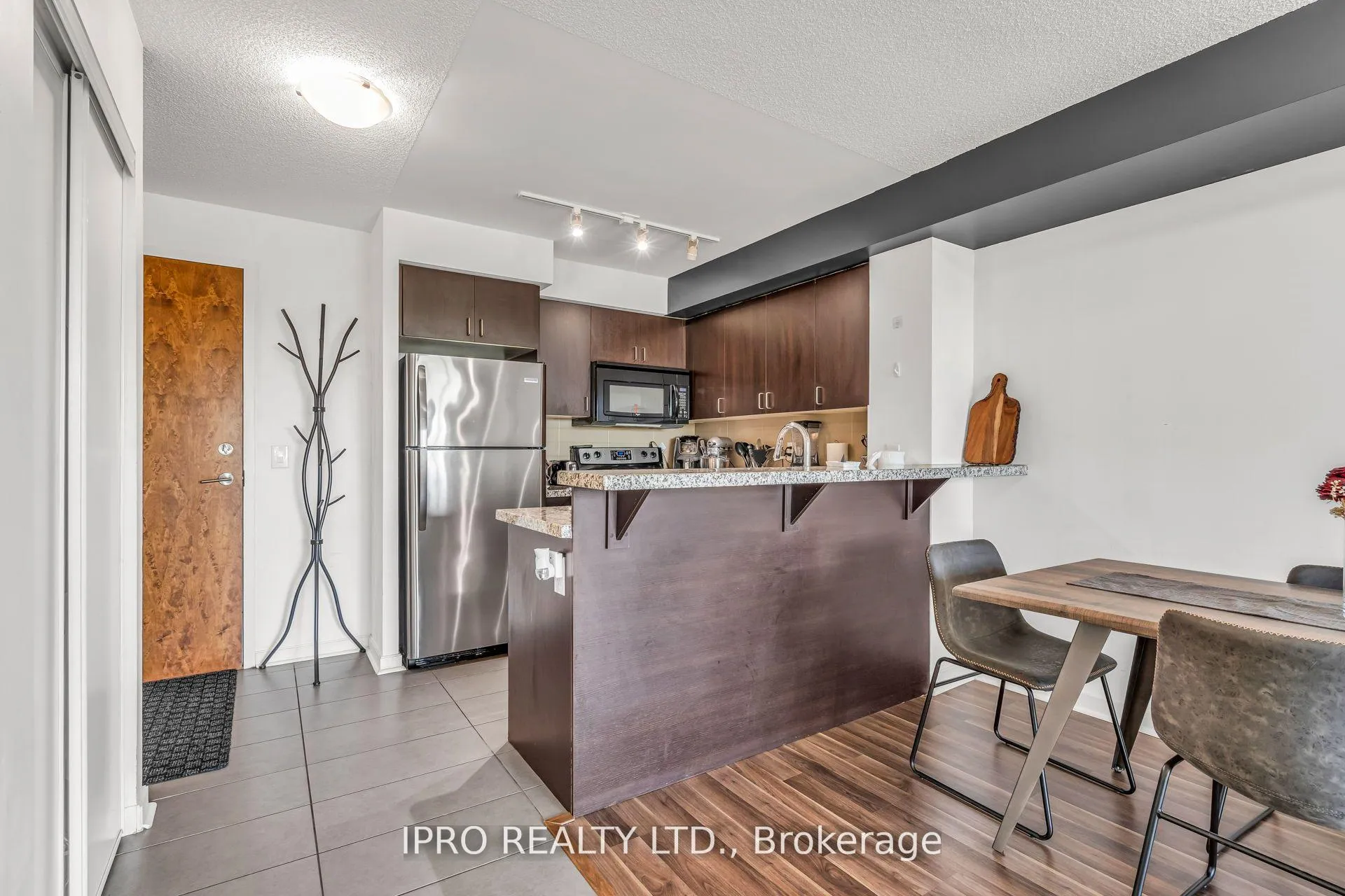Photo 8 of Unit 906, 1235 Bayly Street, Pickering, Bay Ridges — HOMEH