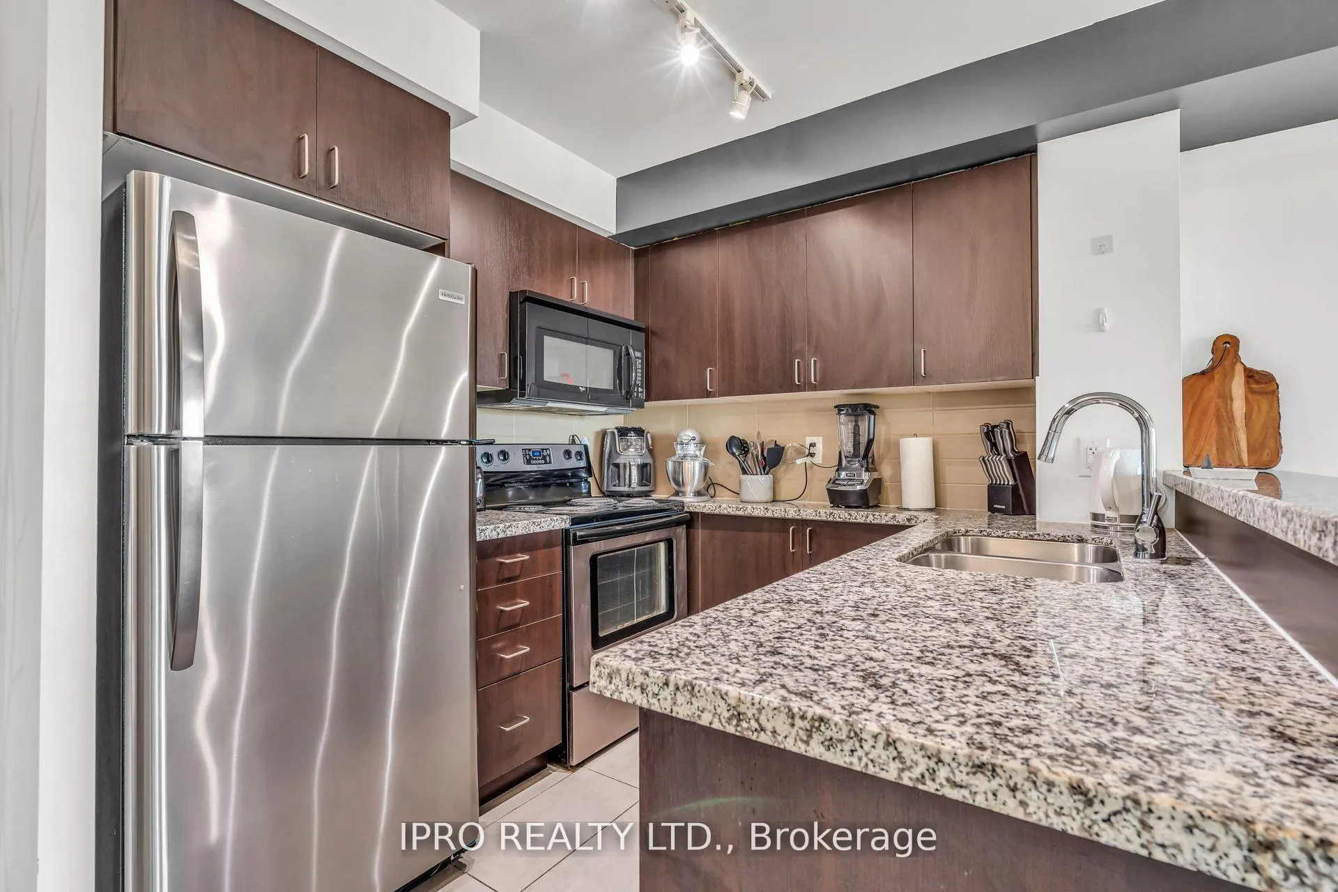 Photo 9 of Unit 906, 1235 Bayly Street, Pickering, Bay Ridges — HOMEH