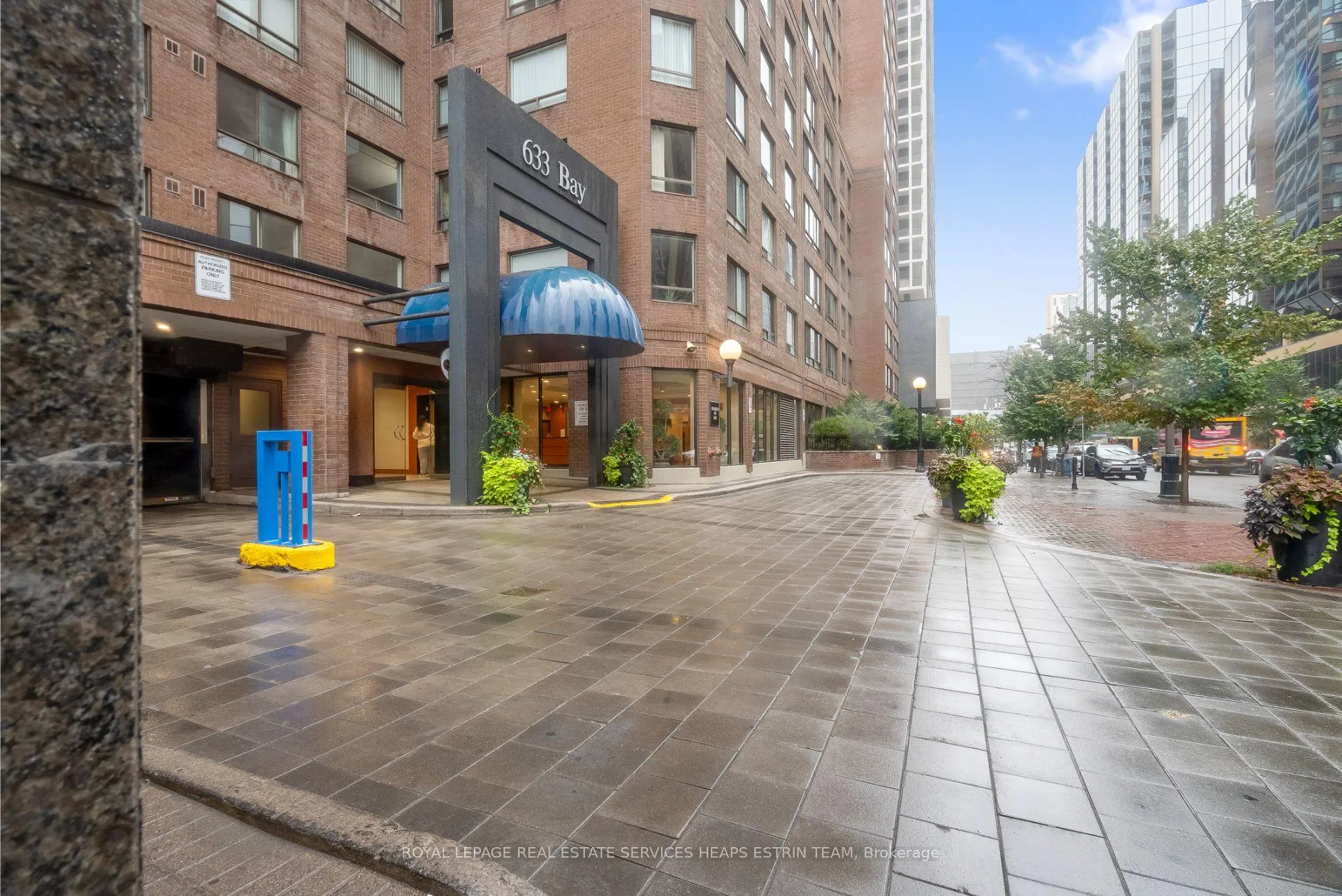 Photo 2 of Unit 807, 633 Bay Street, Toronto, Bay Street Corridor — HOMEH