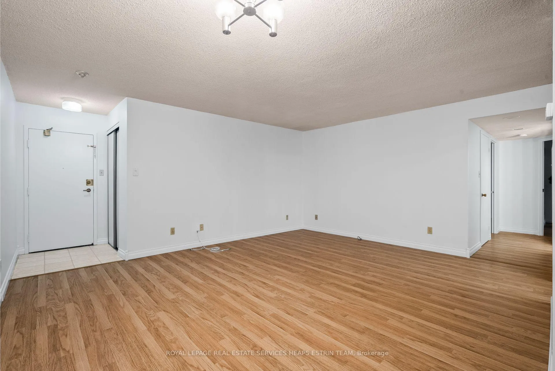 Photo 6 of Unit 807, 633 Bay Street, Toronto, Bay Street Corridor — HOMEH