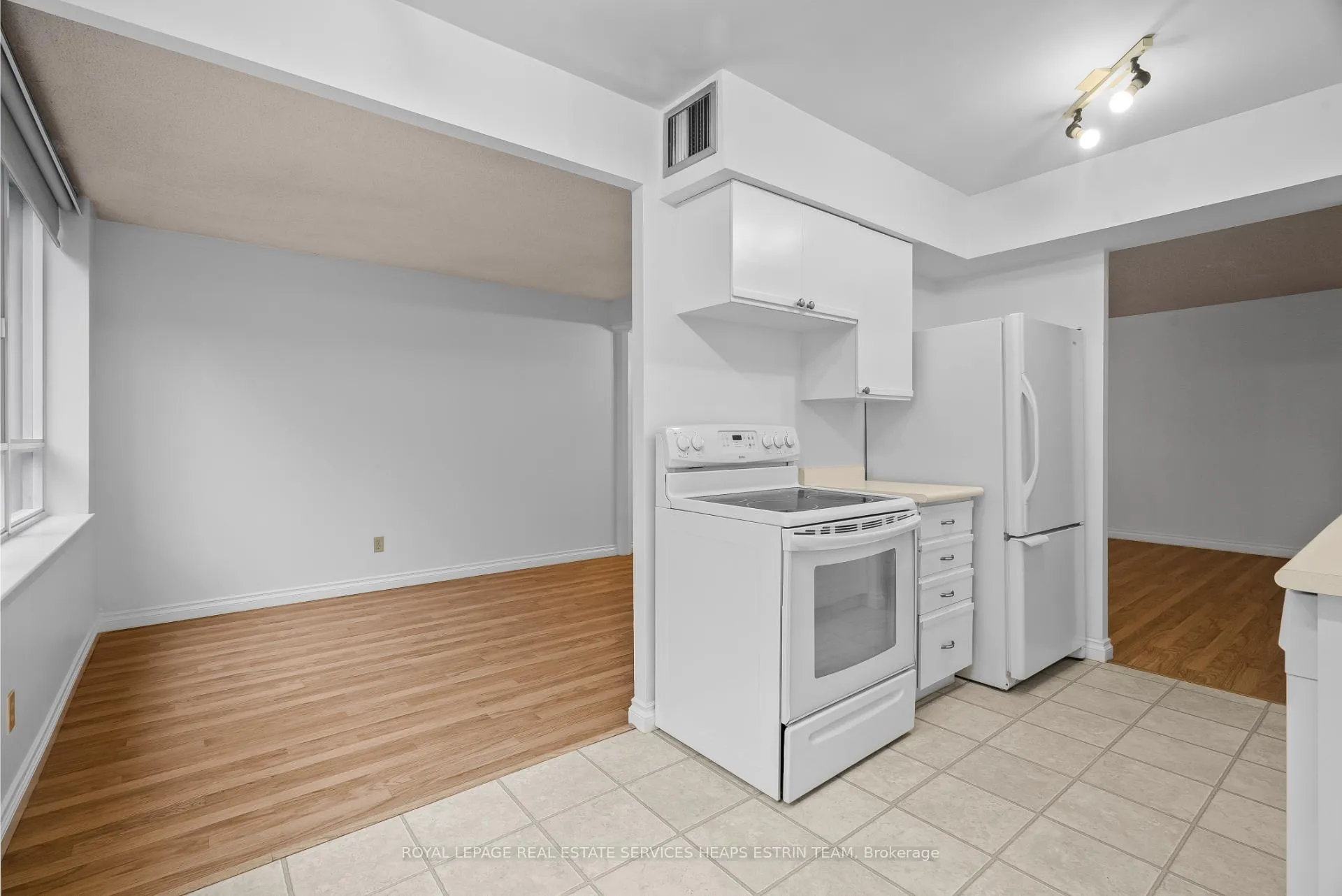 Photo 13 of Unit 807, 633 Bay Street, Toronto, Bay Street Corridor — HOMEH