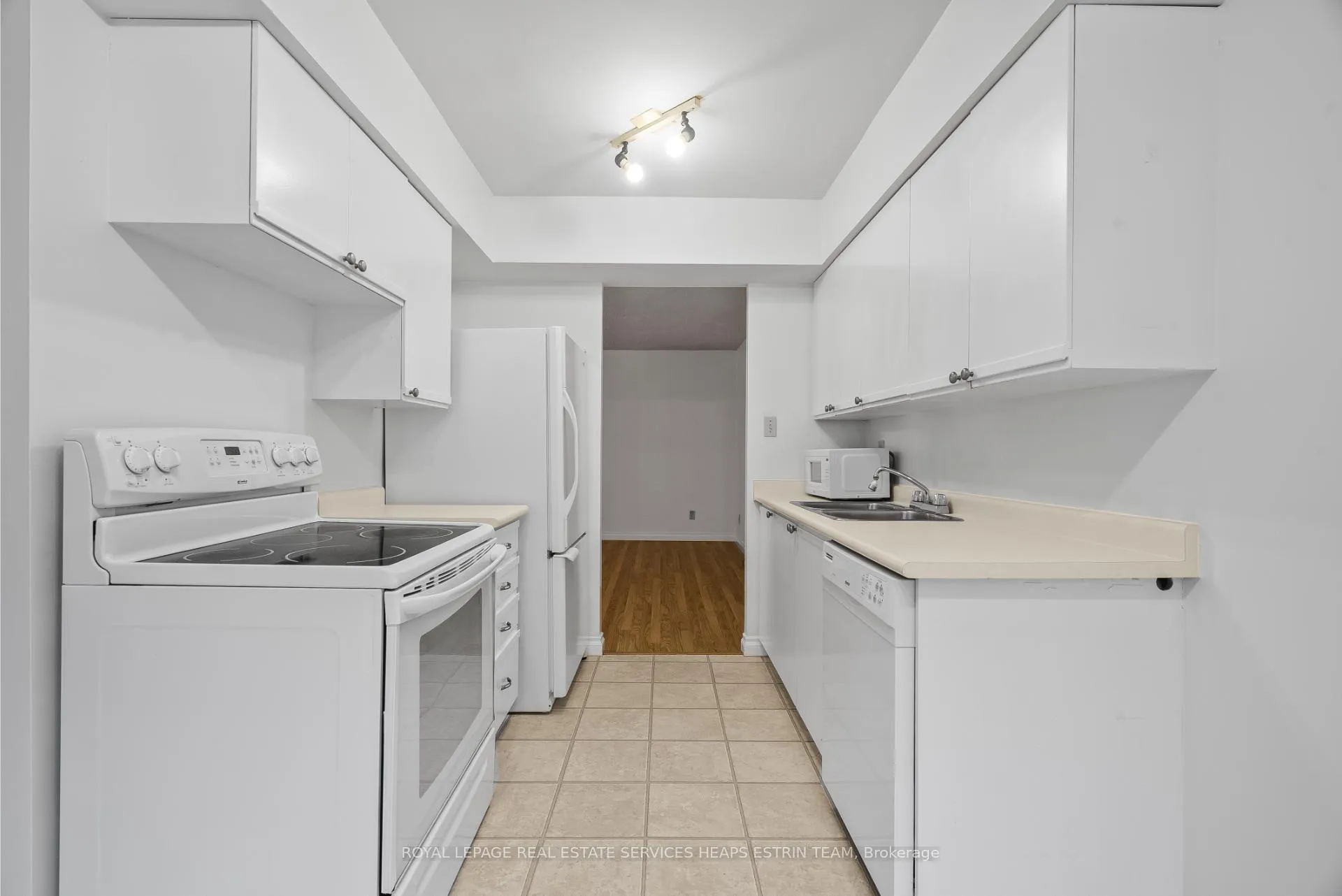 Photo 14 of Unit 807, 633 Bay Street, Toronto, Bay Street Corridor — HOMEH