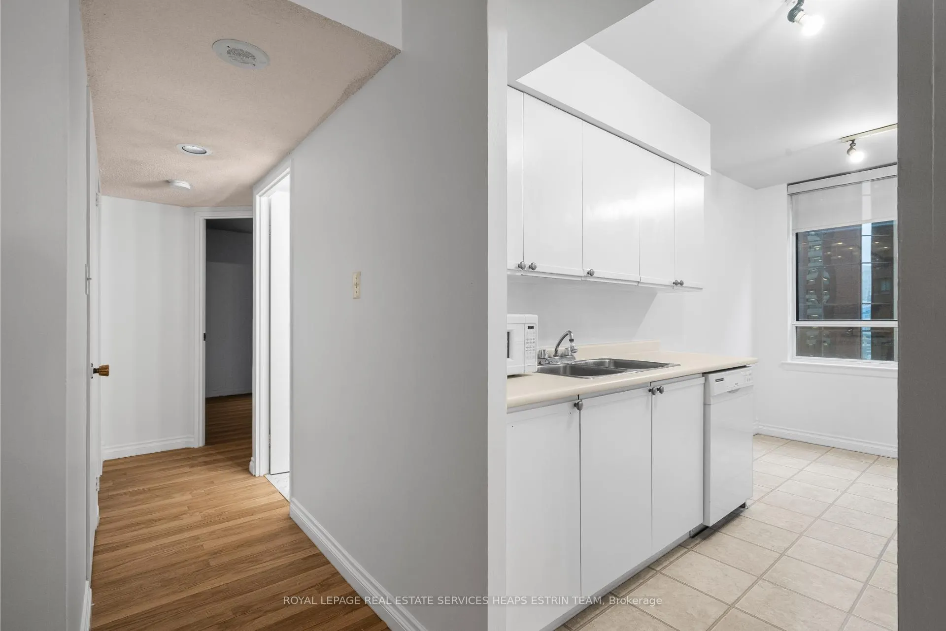 Photo 15 of Unit 807, 633 Bay Street, Toronto, Bay Street Corridor — HOMEH