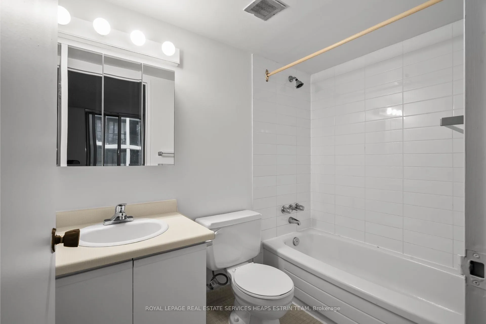 Photo 21 of Unit 807, 633 Bay Street, Toronto, Bay Street Corridor — HOMEH