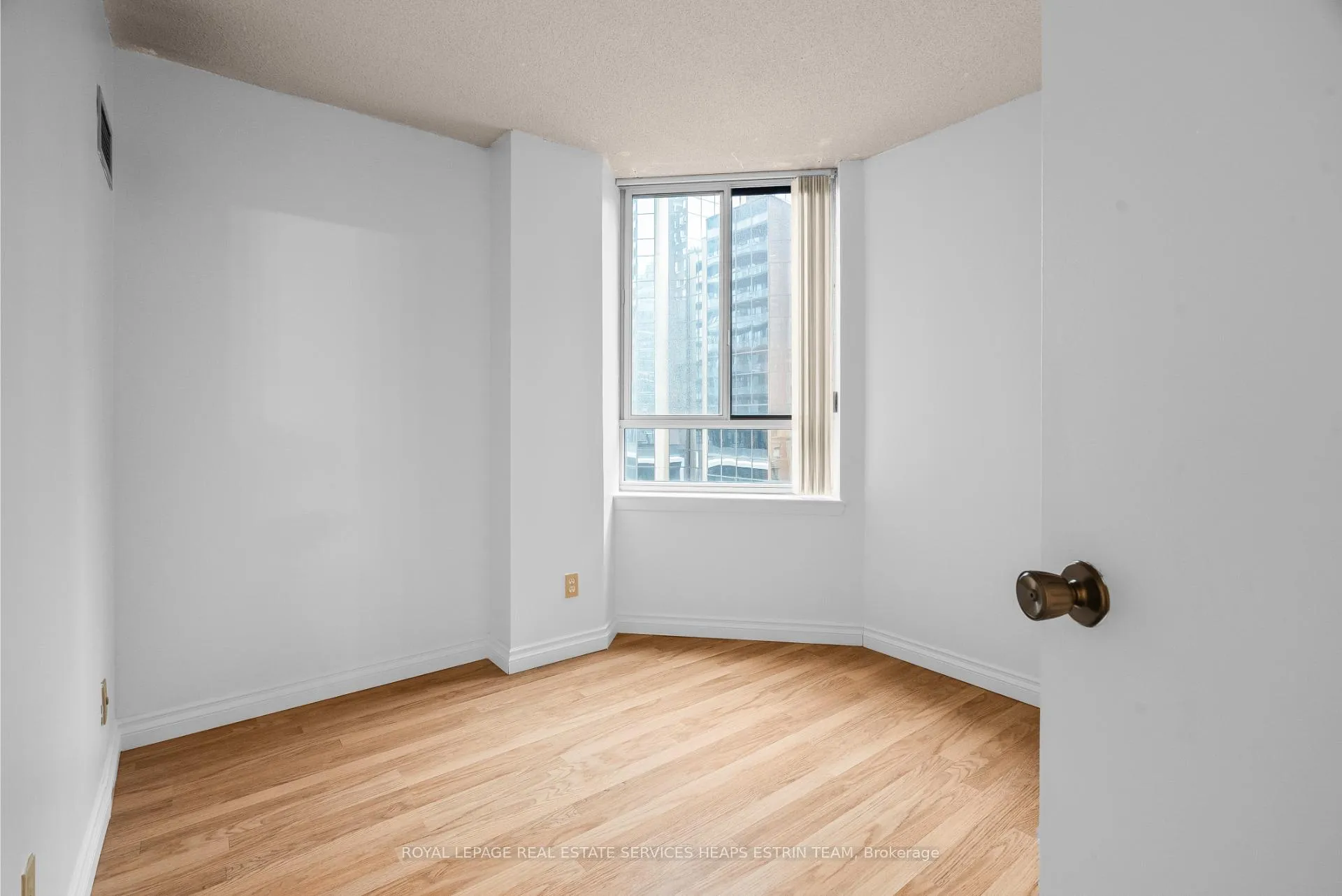 Photo 23 of Unit 807, 633 Bay Street, Toronto, Bay Street Corridor — HOMEH