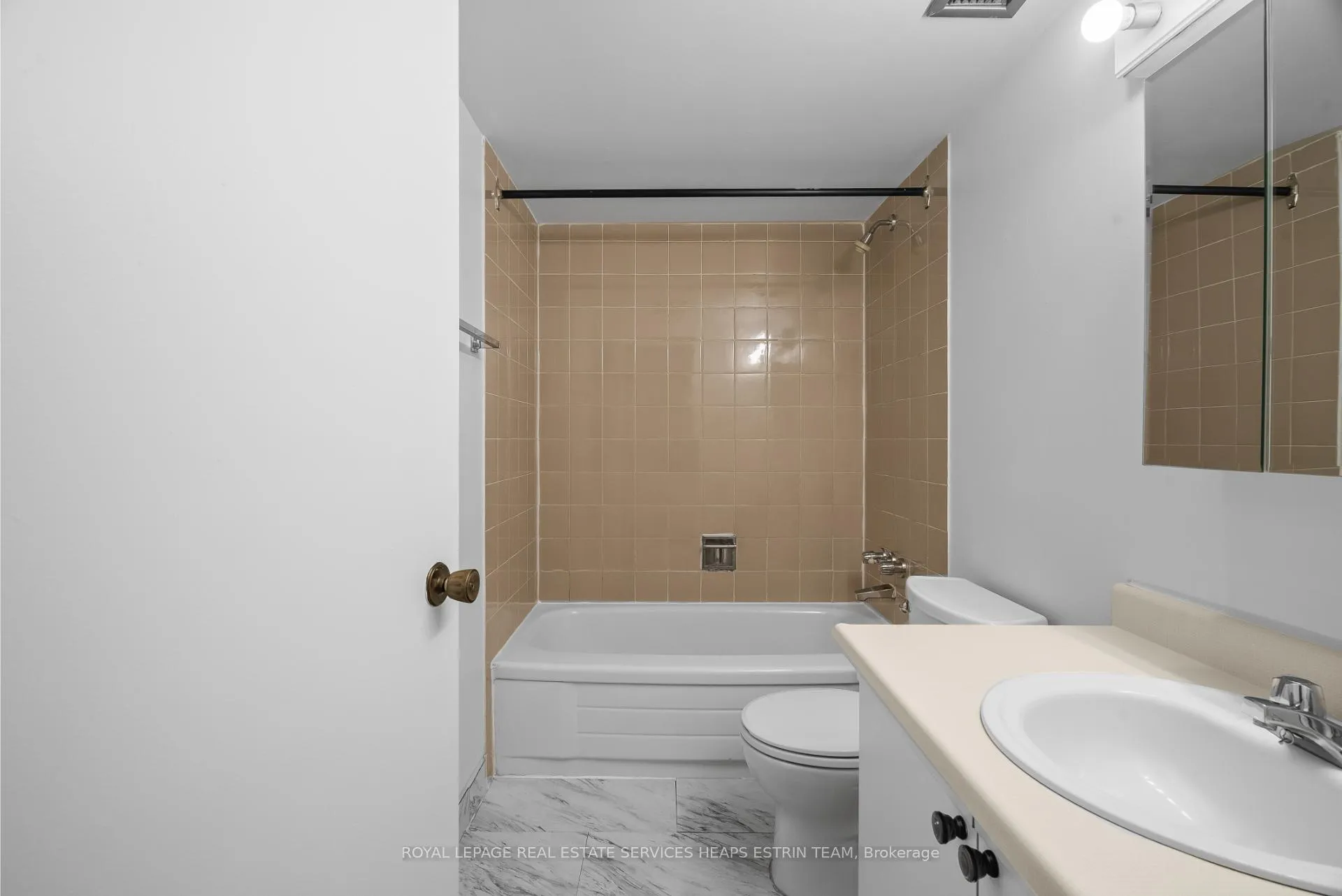 Photo 26 of Unit 807, 633 Bay Street, Toronto, Bay Street Corridor — HOMEH