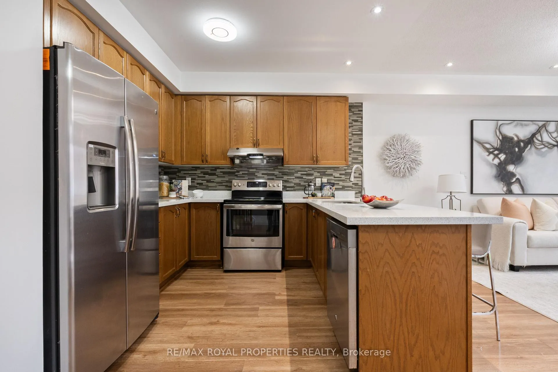 Photo 6 of 41 Croker Drive, Ajax, South East — HOMEH