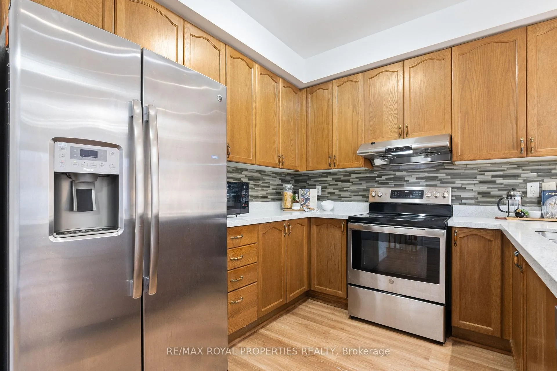 Photo 8 of 41 Croker Drive, Ajax, South East — HOMEH