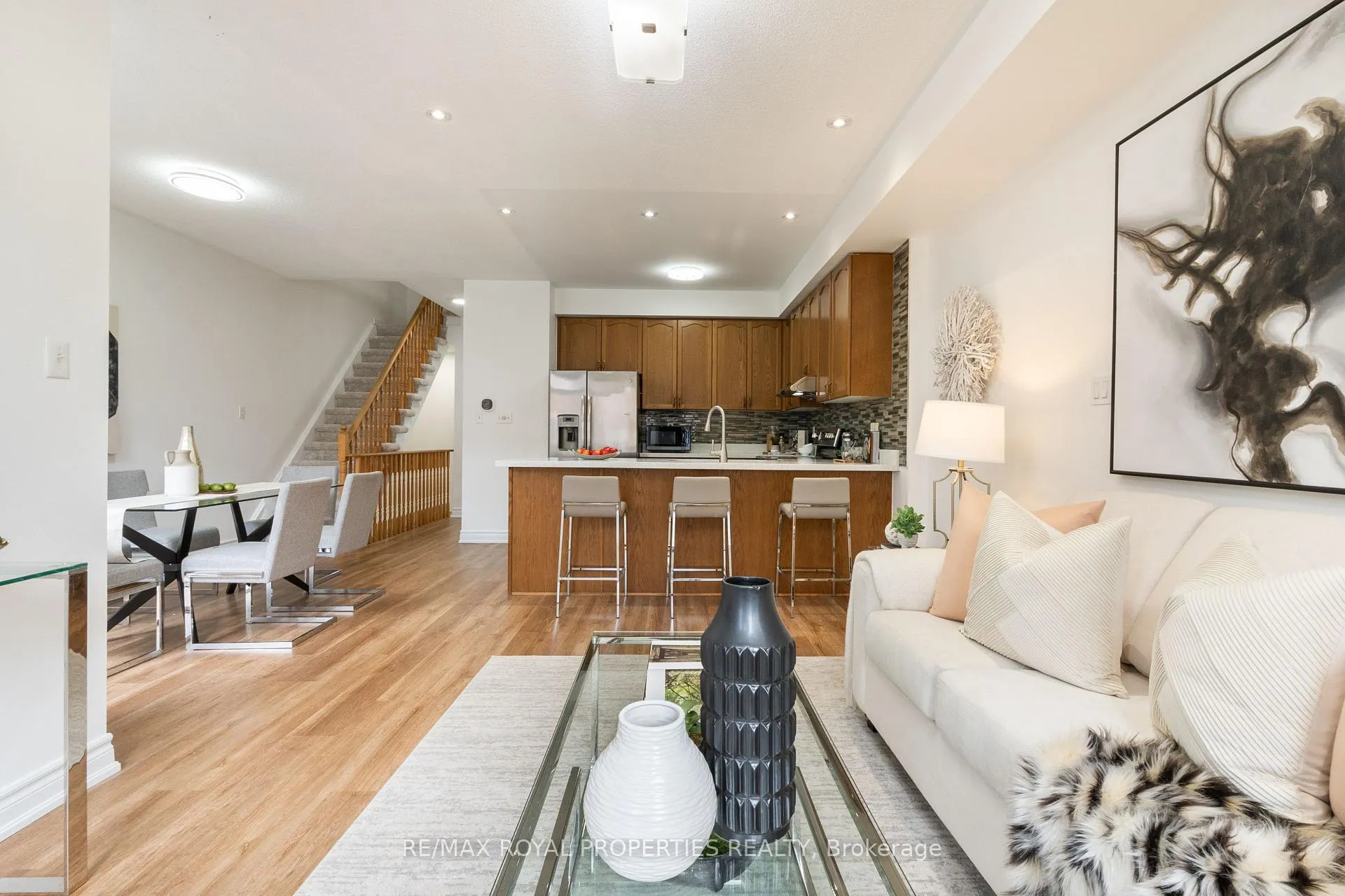 Photo 13 of 41 Croker Drive, Ajax, South East — HOMEH