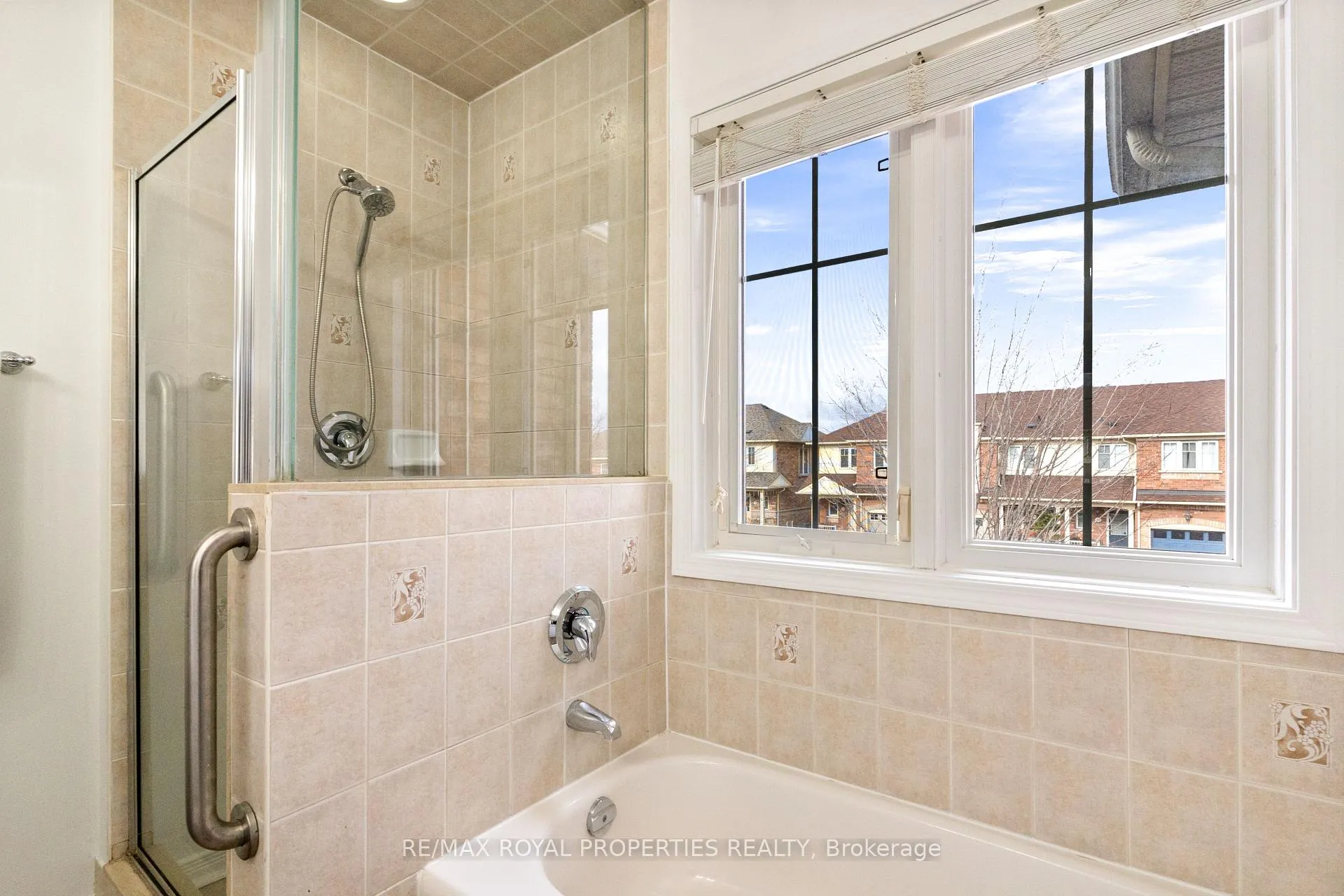Photo 23 of 41 Croker Drive, Ajax, South East — HOMEH