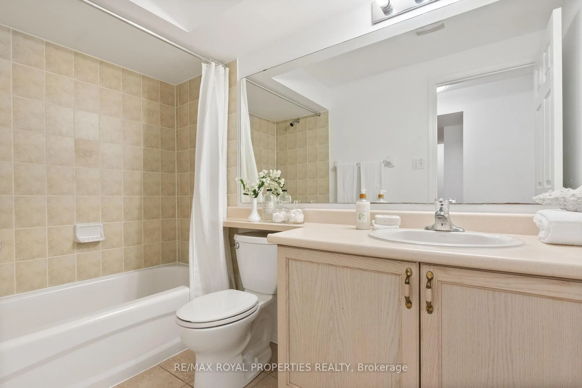 Photo 38 of 41 Croker Drive, Ajax, South East — HOMEH