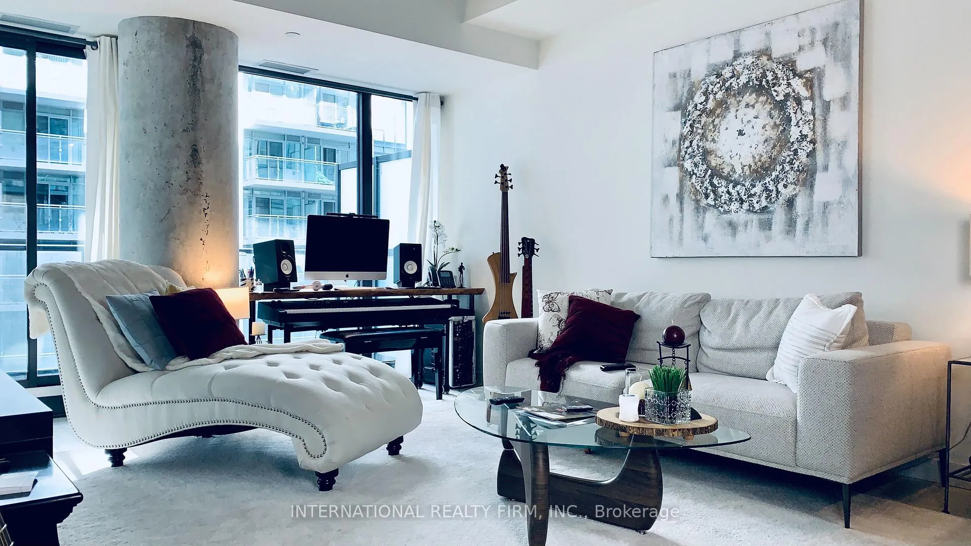 Photo 4 of Unit 815, 111 Bathurst Street, Toronto, Waterfront Communities — HOMEH