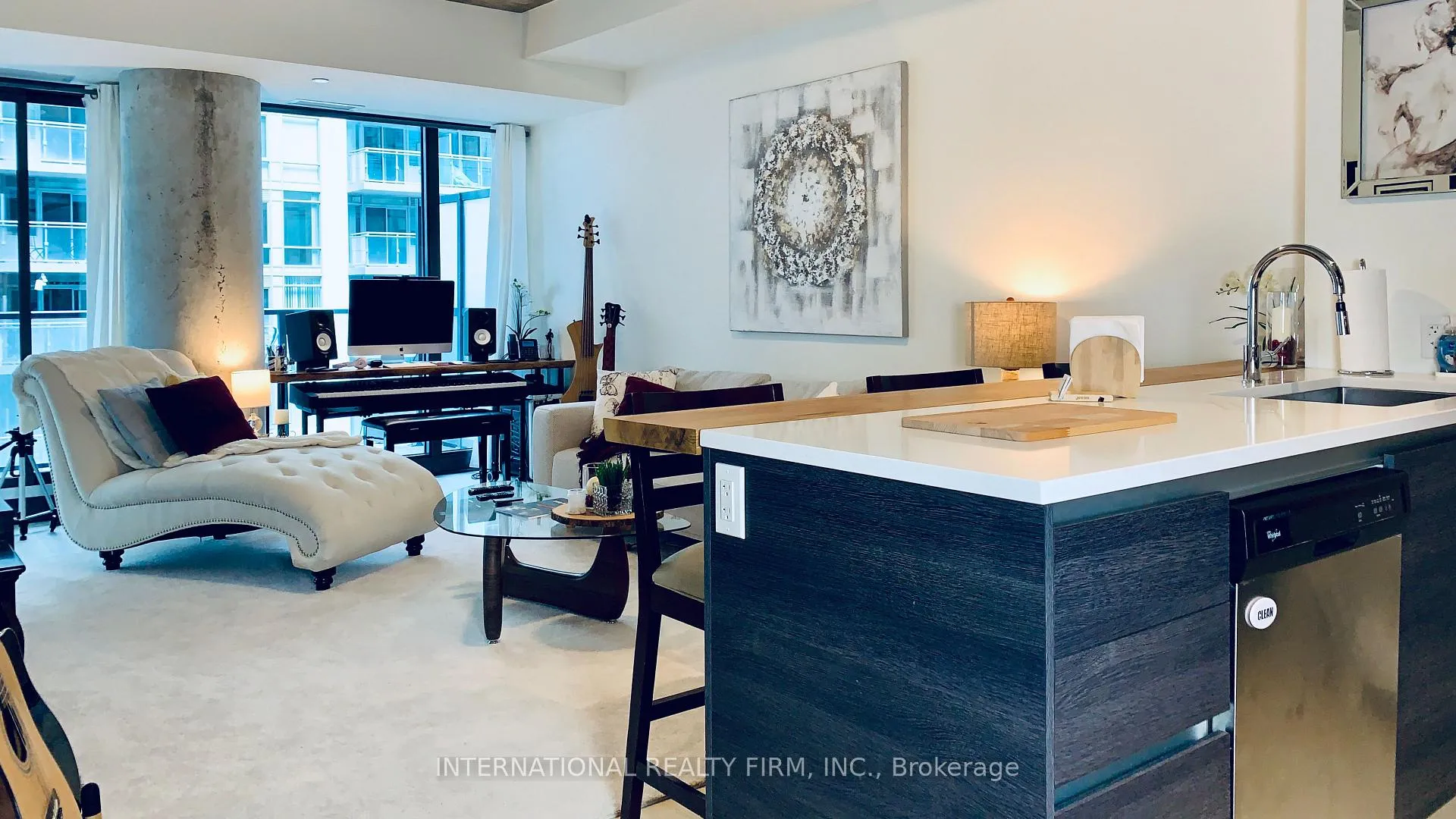 Photo 6 of Unit 815, 111 Bathurst Street, Toronto, Waterfront Communities — HOMEH